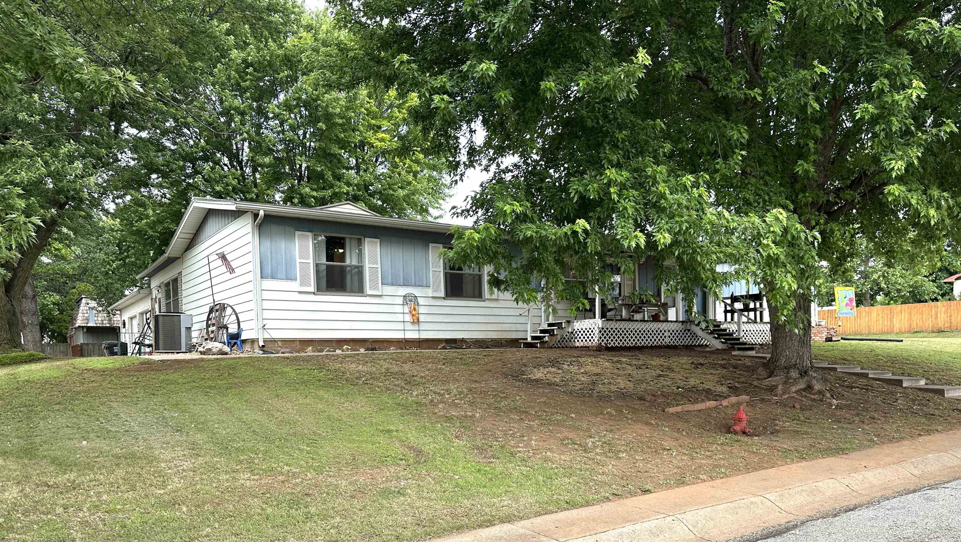 911 N Locust St, Medicine Lodge, KS 67104