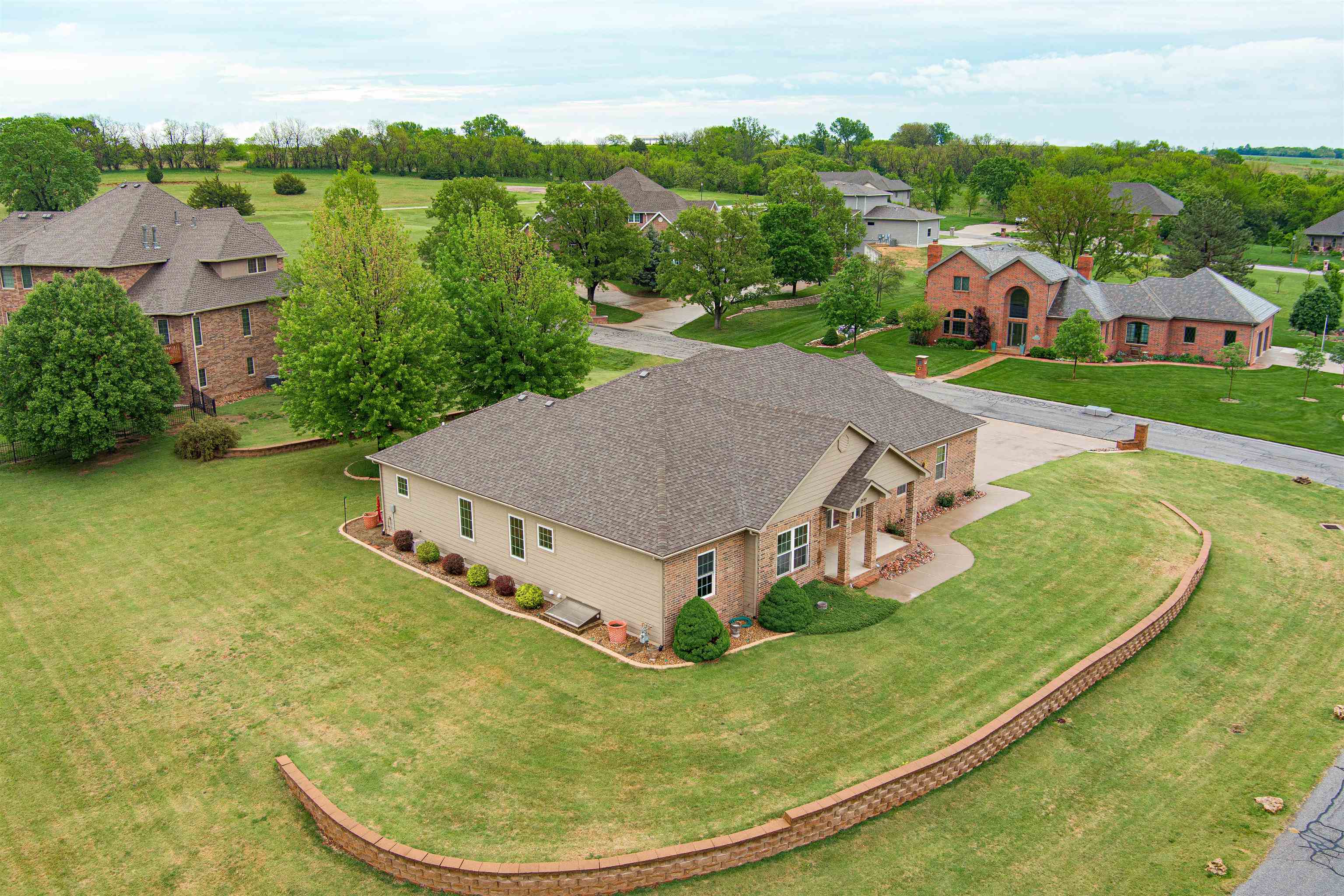 2547 Dundee Ln, Salina, KS 67401