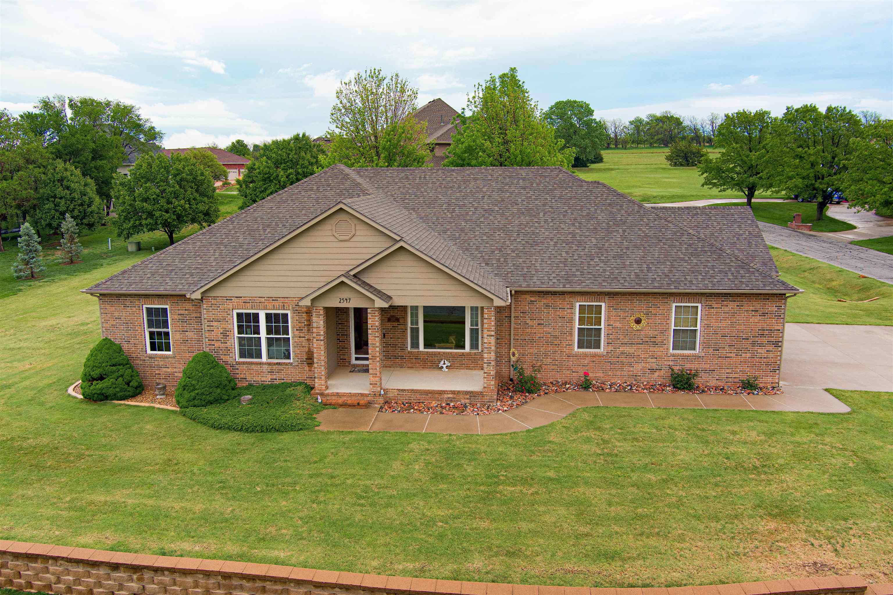 2547 Dundee Ln, Salina, KS 67401