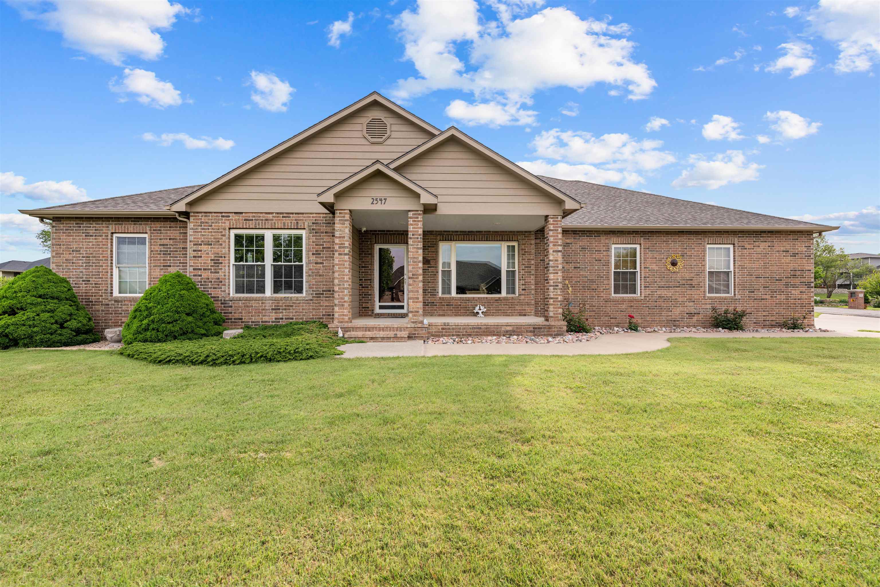 2547 Dundee Ln, Salina, KS 67401