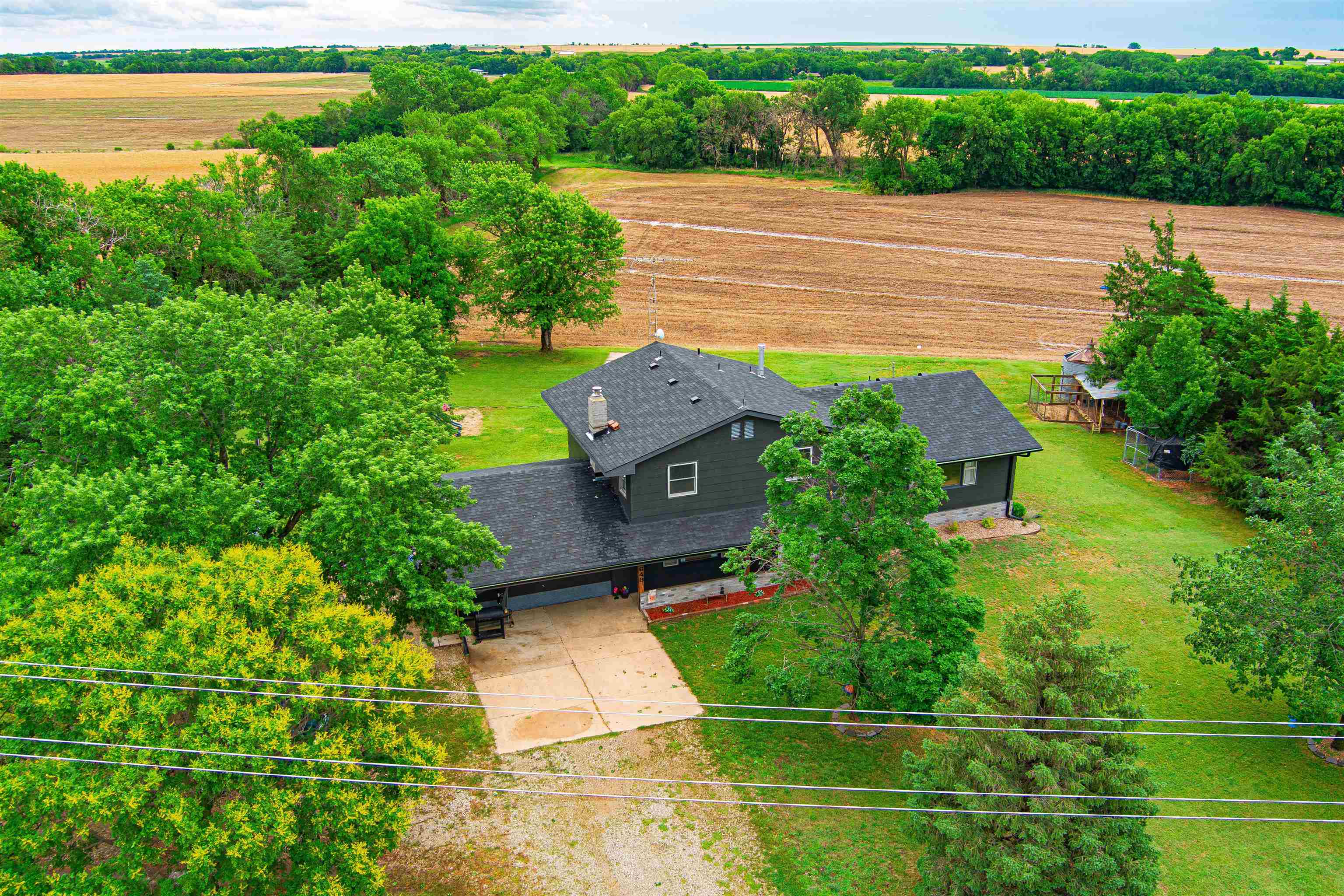 2648 Gulf Rd, Abilene, KS 67410