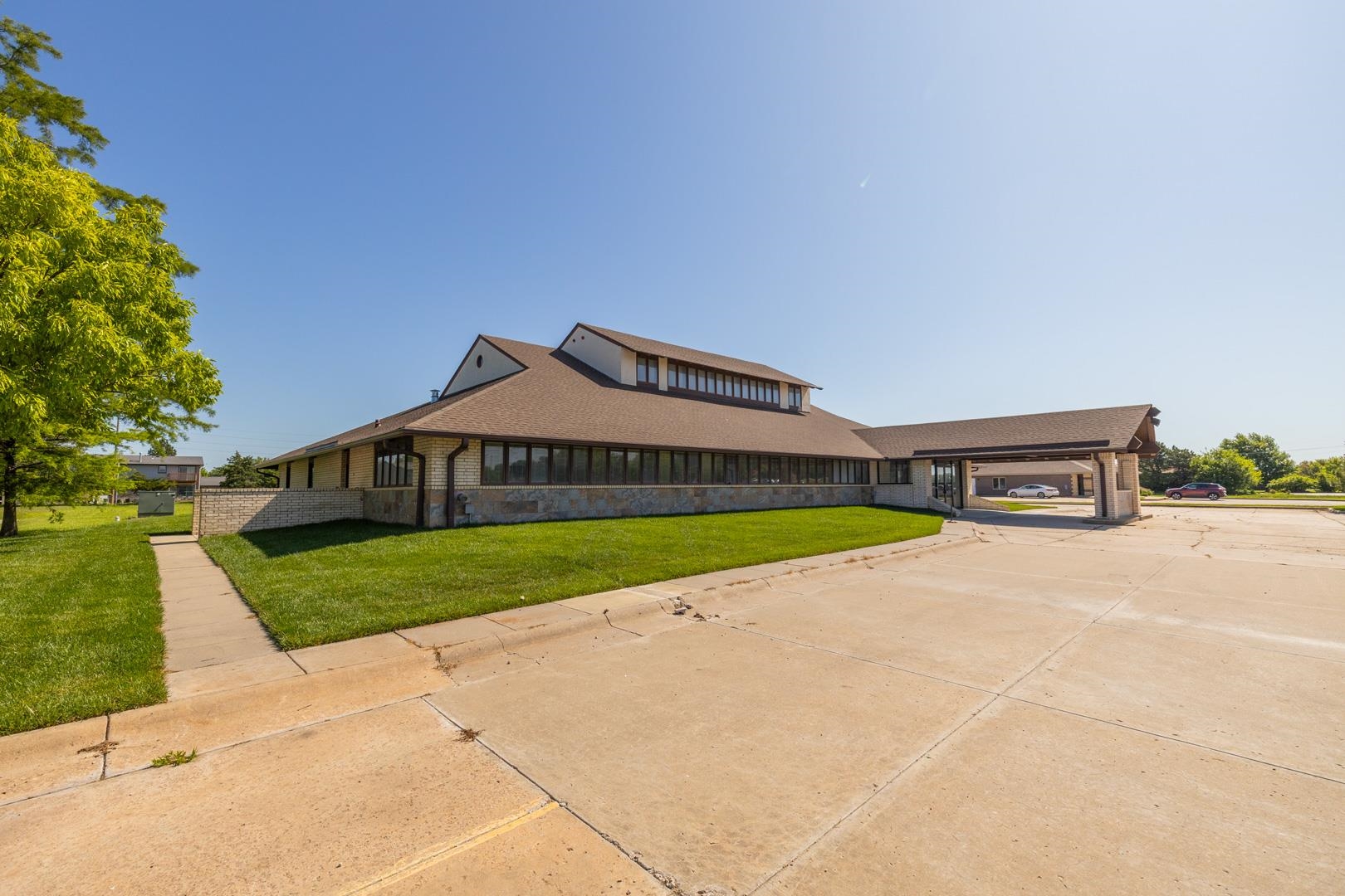 1712 E 23rd Ave, Hutchinson, KS 67502
