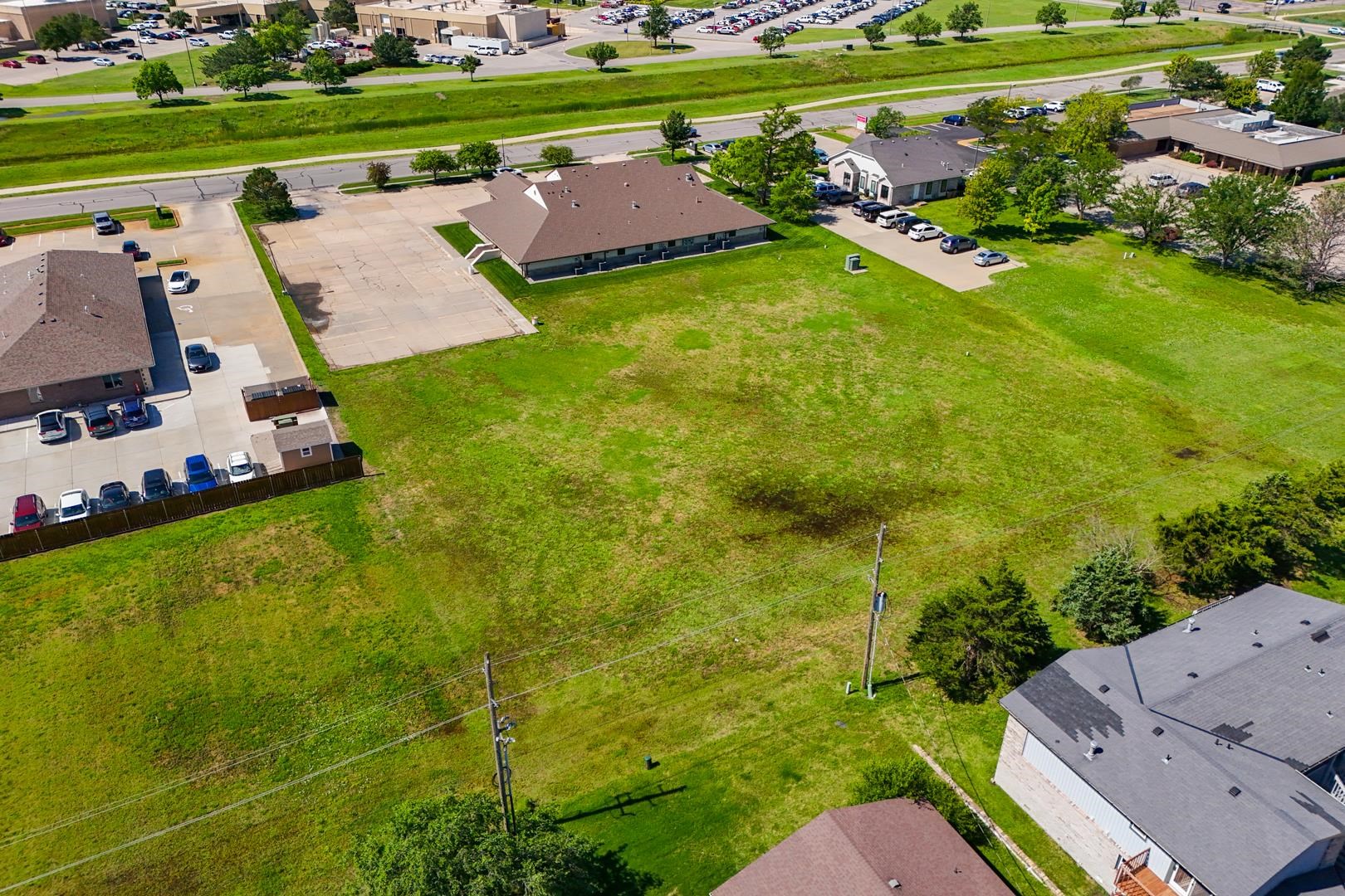 1712 E 23rd Ave, Hutchinson, KS 67502
