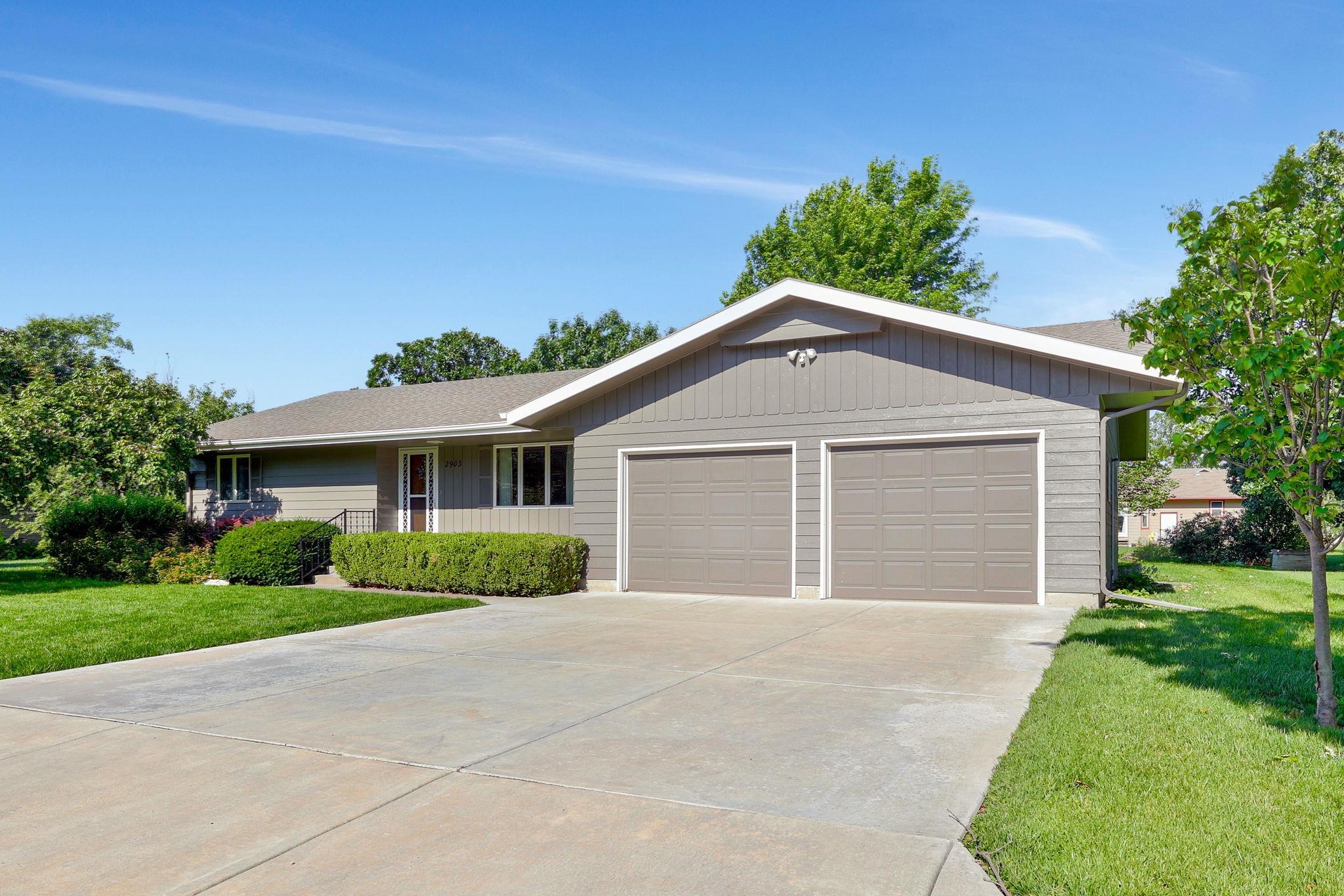 2903 Bluestem Ct, North Newton, KS 67117