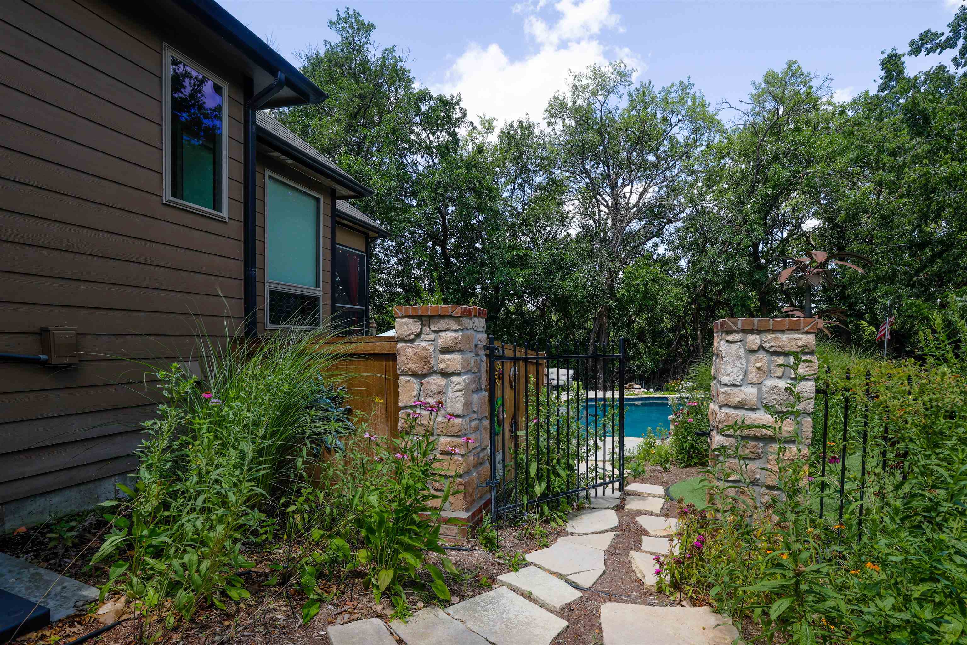 617 N Bracken Ct, Wichita, KS 67206