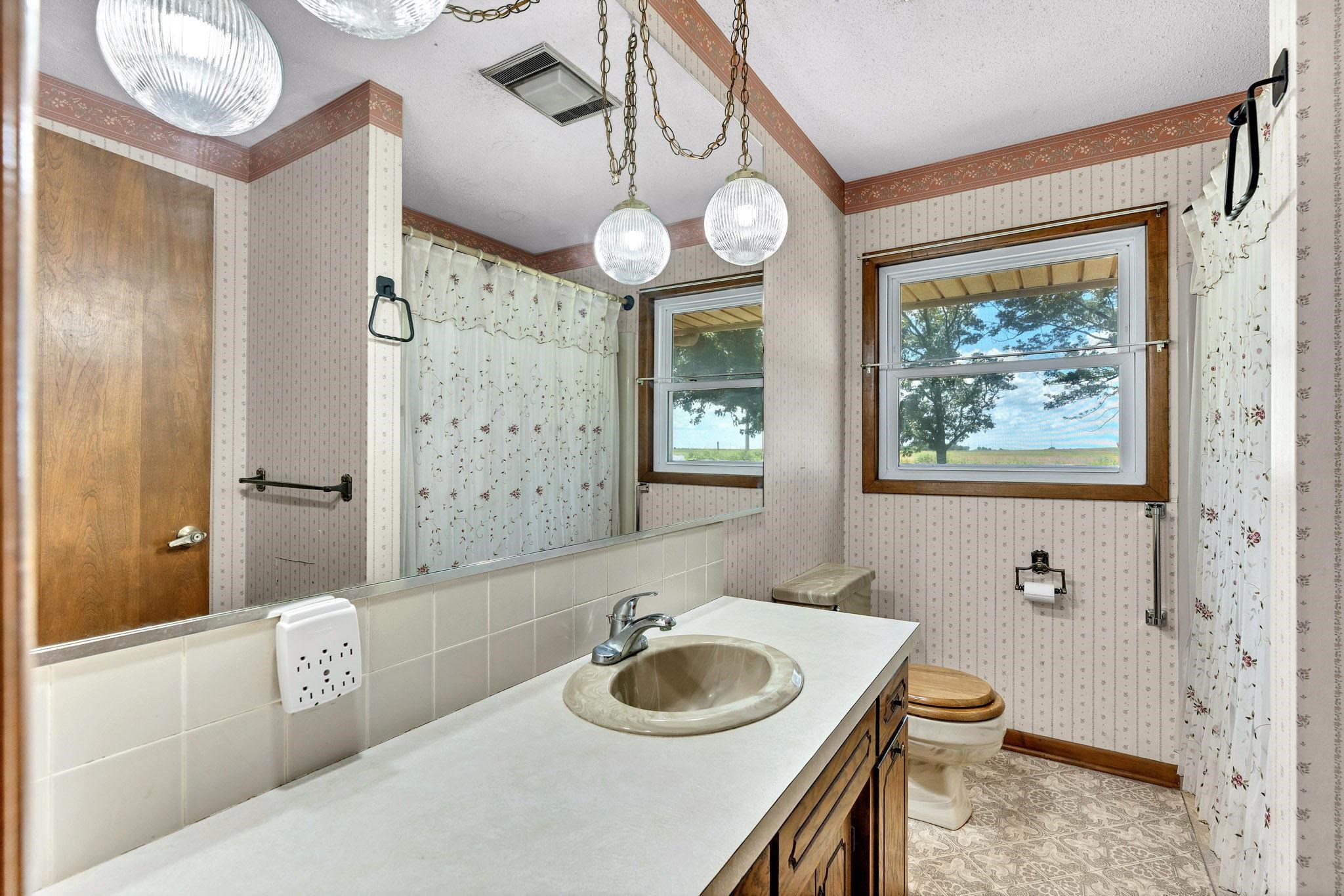 30 NE 80 Rd, Harper, KS 67058
