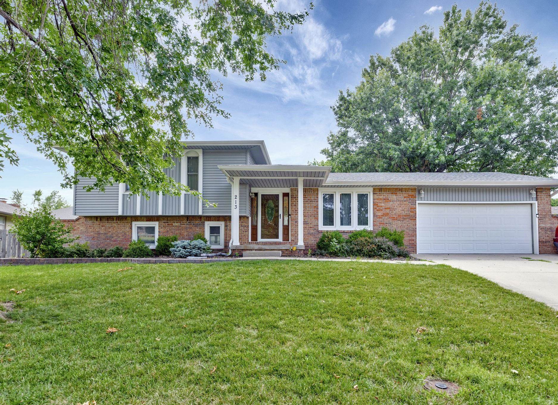 213 Timberlane Ct, Haysville, KS 67060
