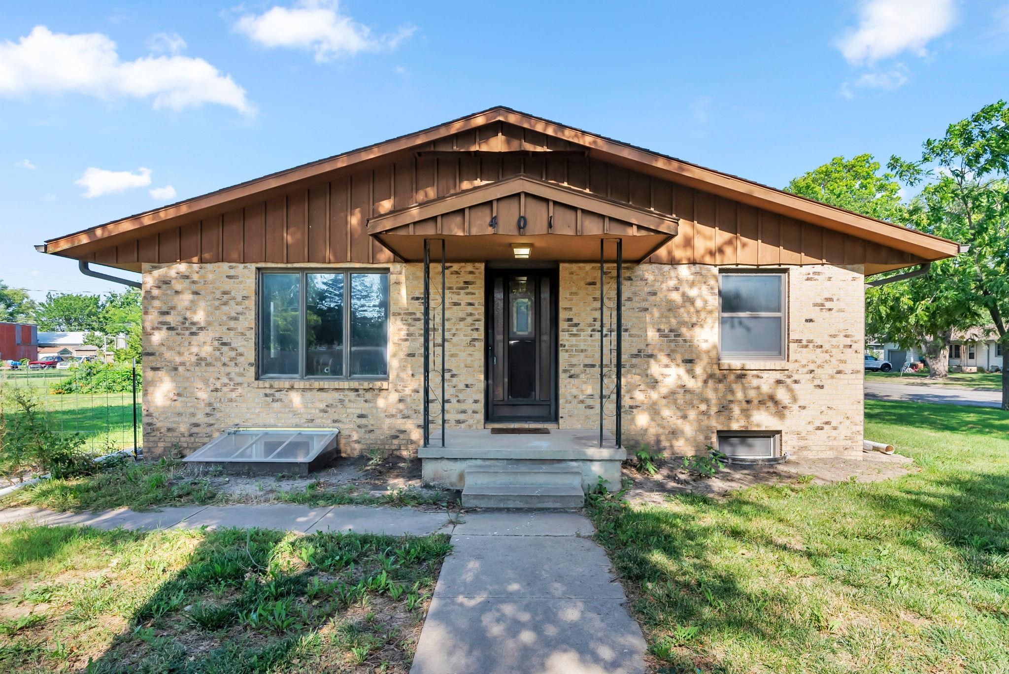 401 S Edwards Ave, Moundridge, KS 67107