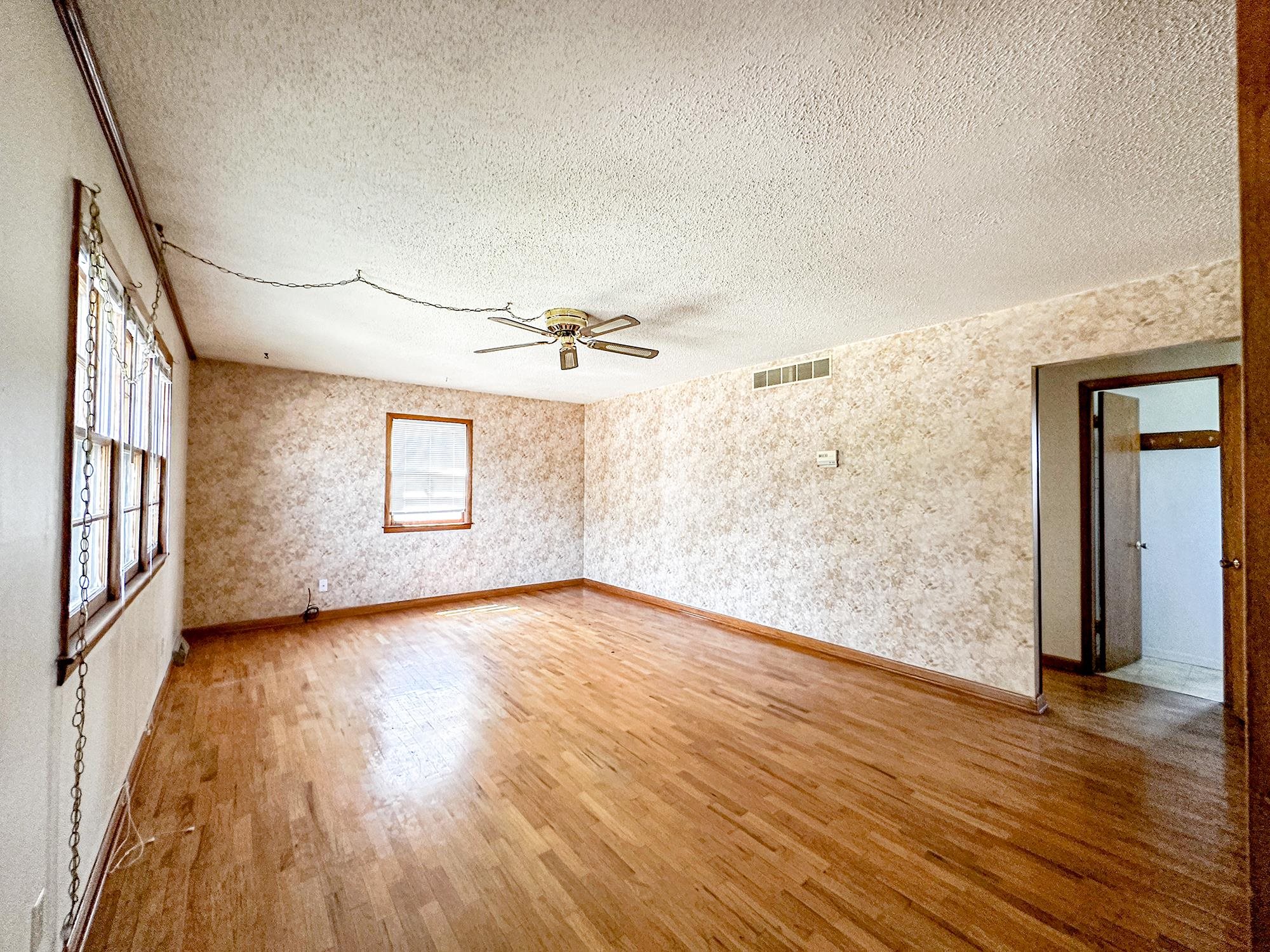 110 Hilltop Dr, Abilene, KS 67410