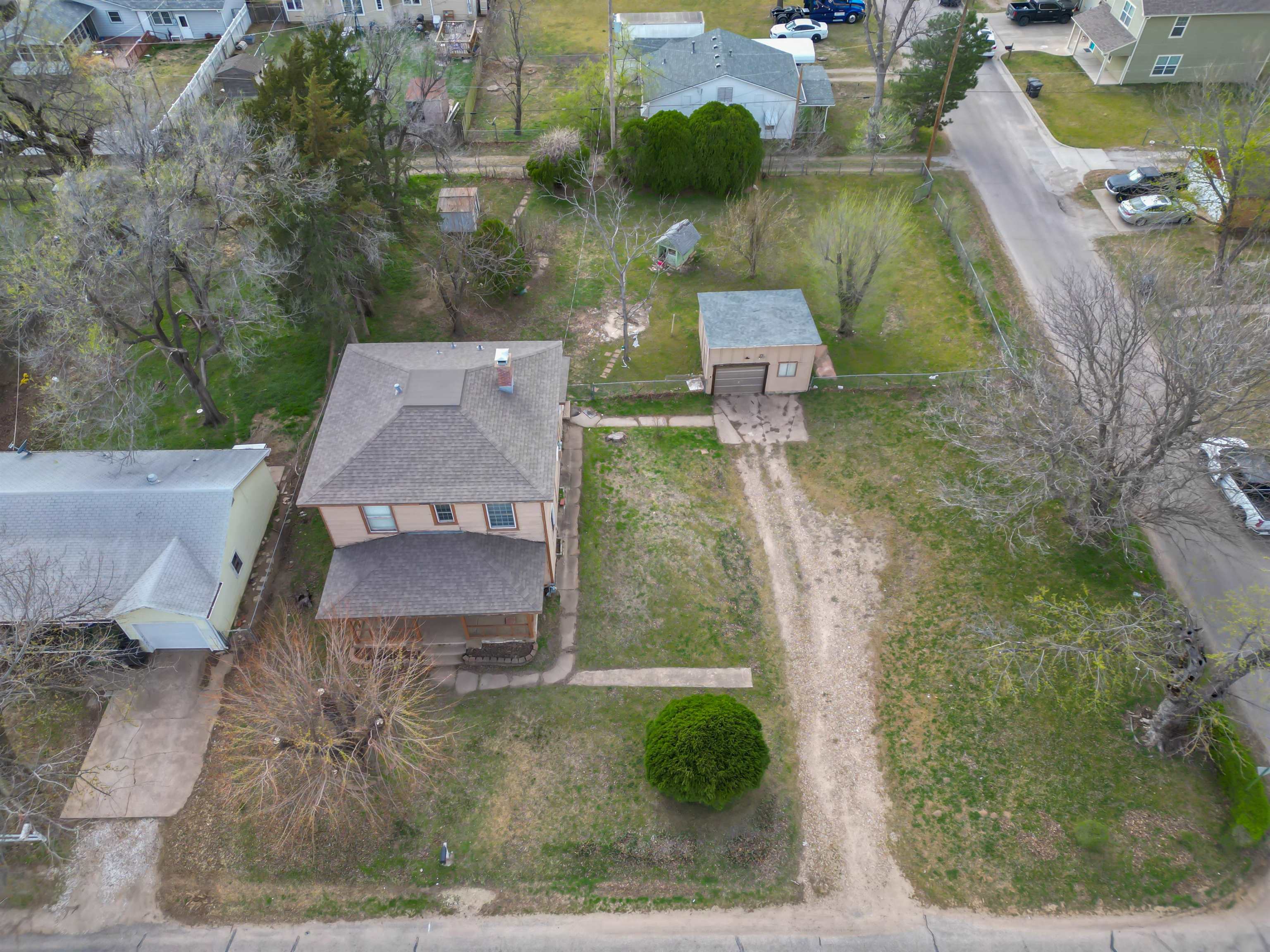 825 N 7th St, Arkansas City, KS 67005