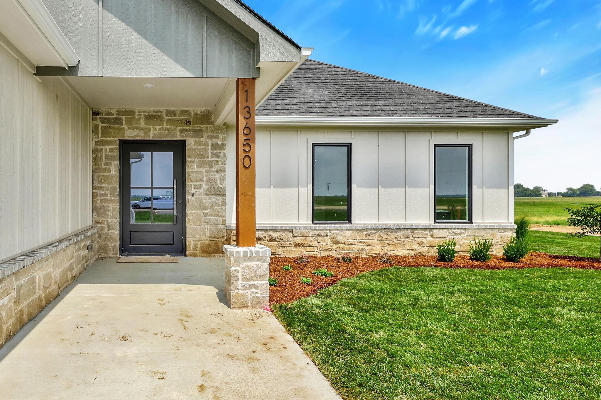 13650 W Homestead Dr, Colwich, KS 67030