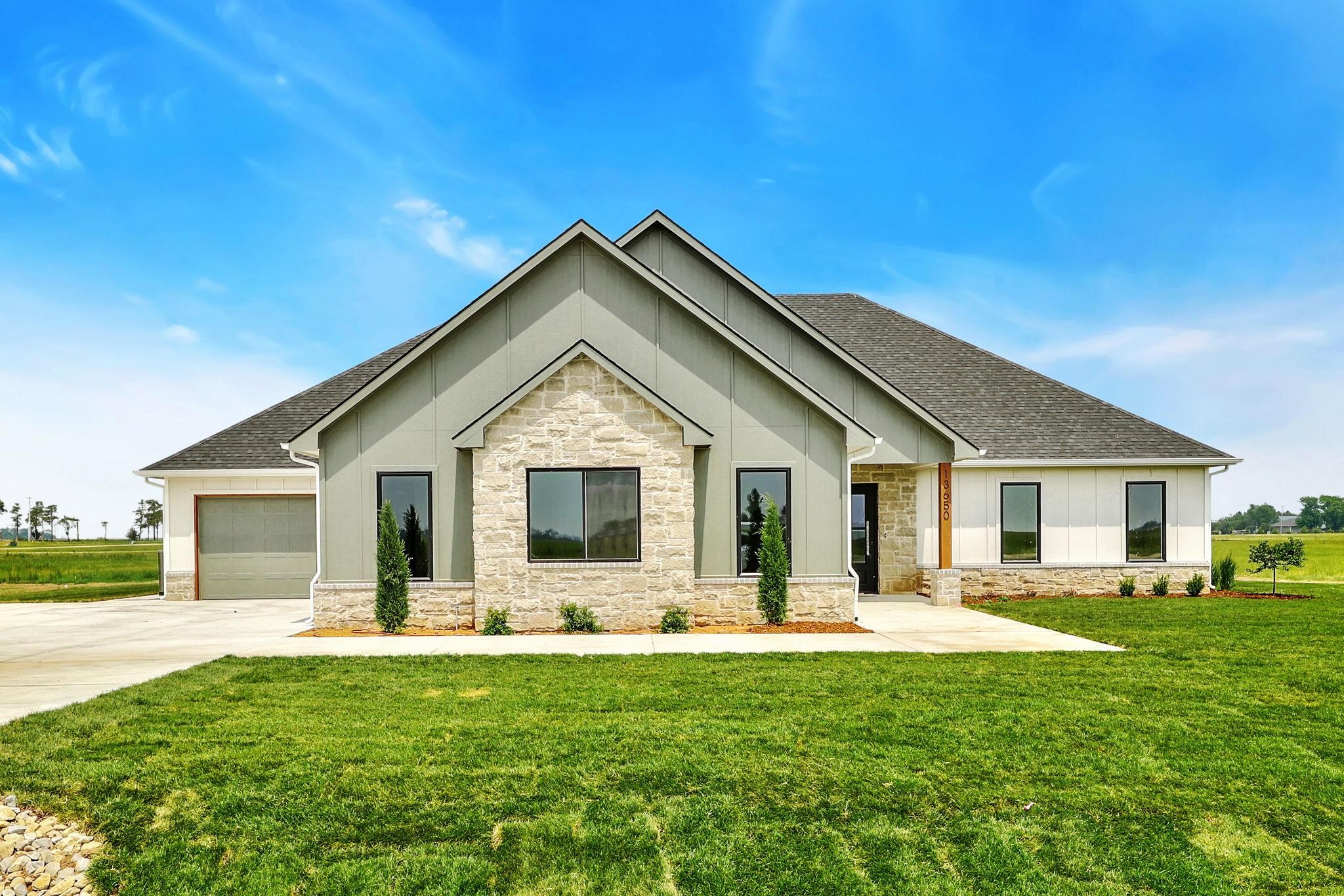 13650 W Homestead Dr, Colwich, KS 67030