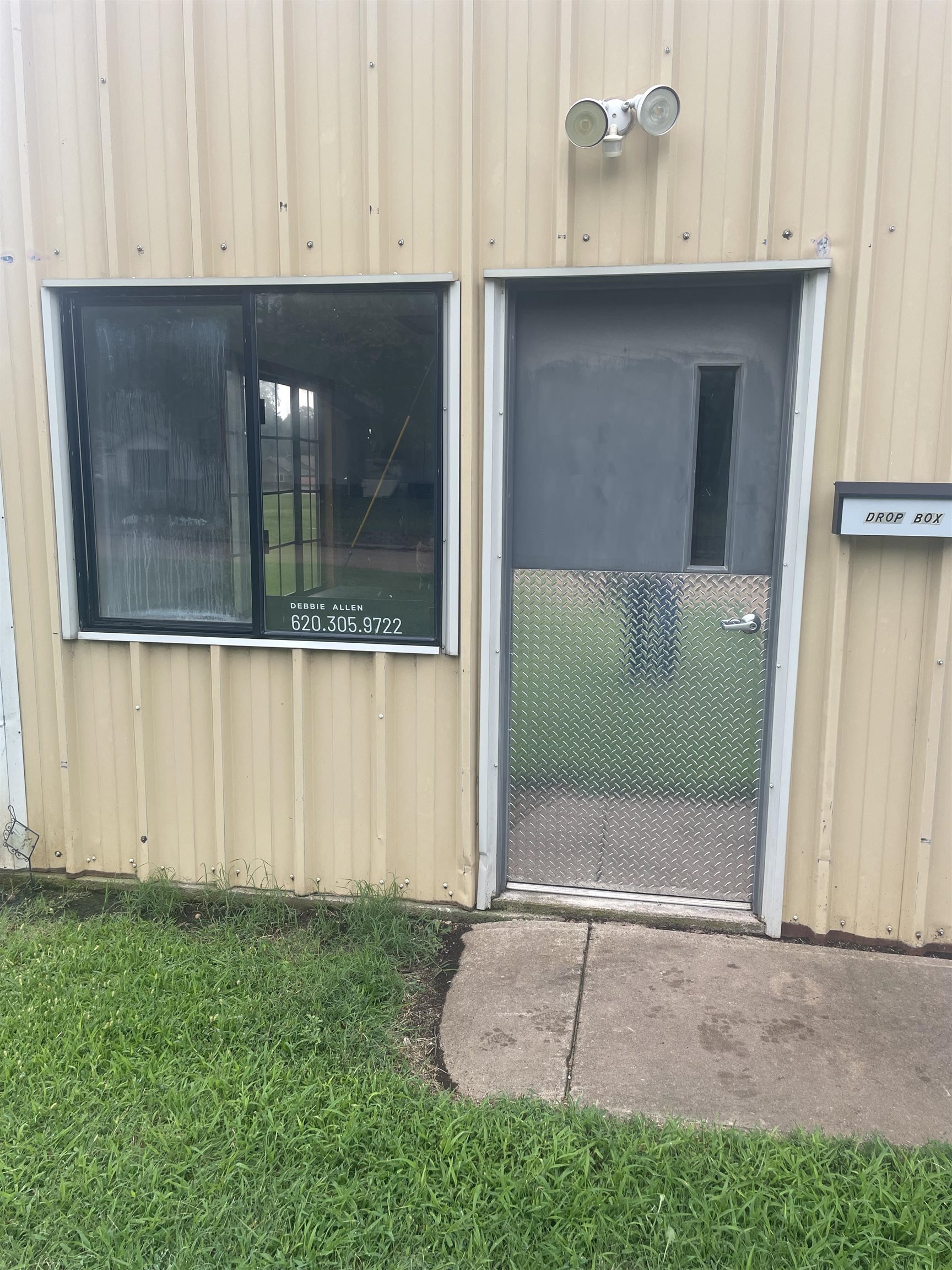 903 E 8th St, Harper, KS 67058