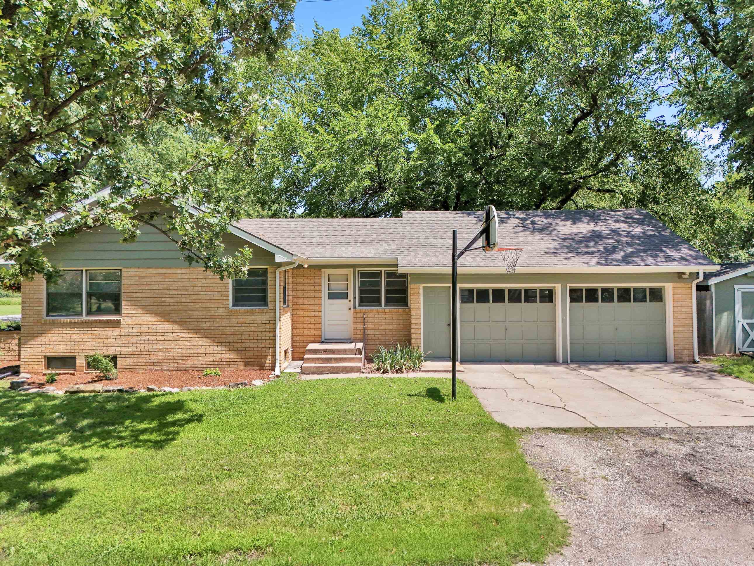 401 E 24th St, North Newton, KS 67117