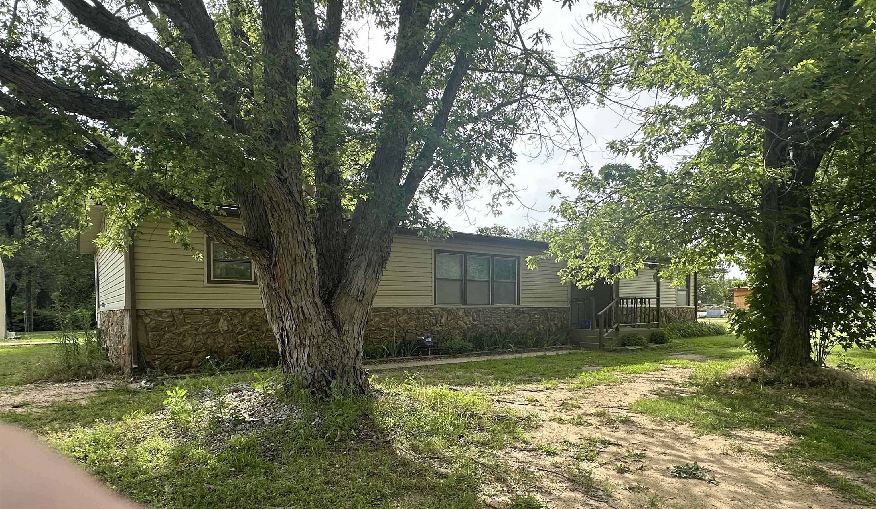 407 N Magnolia St, Attica, KS 67009