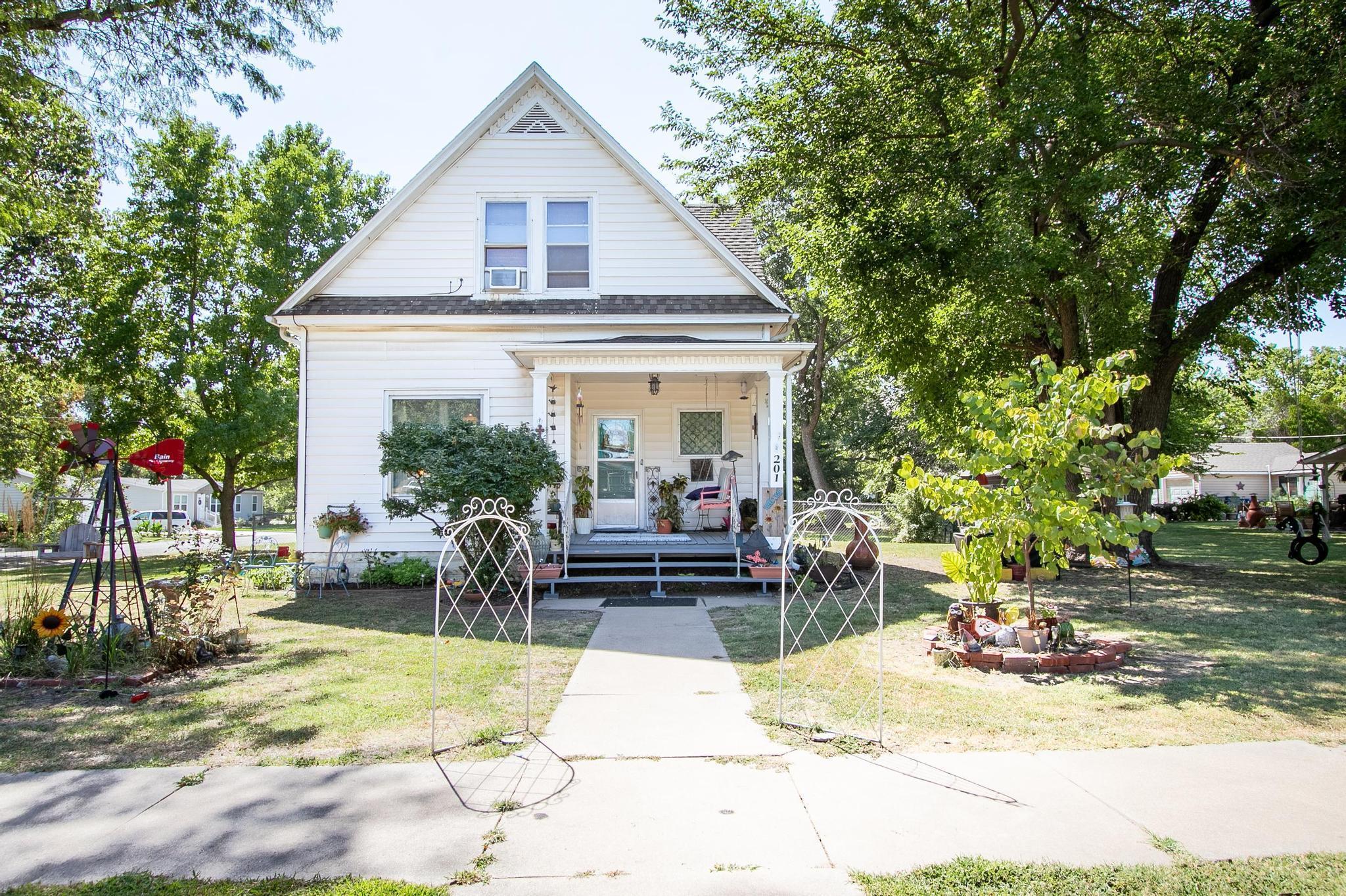 201 N Elm St, Whitewater, KS 67154