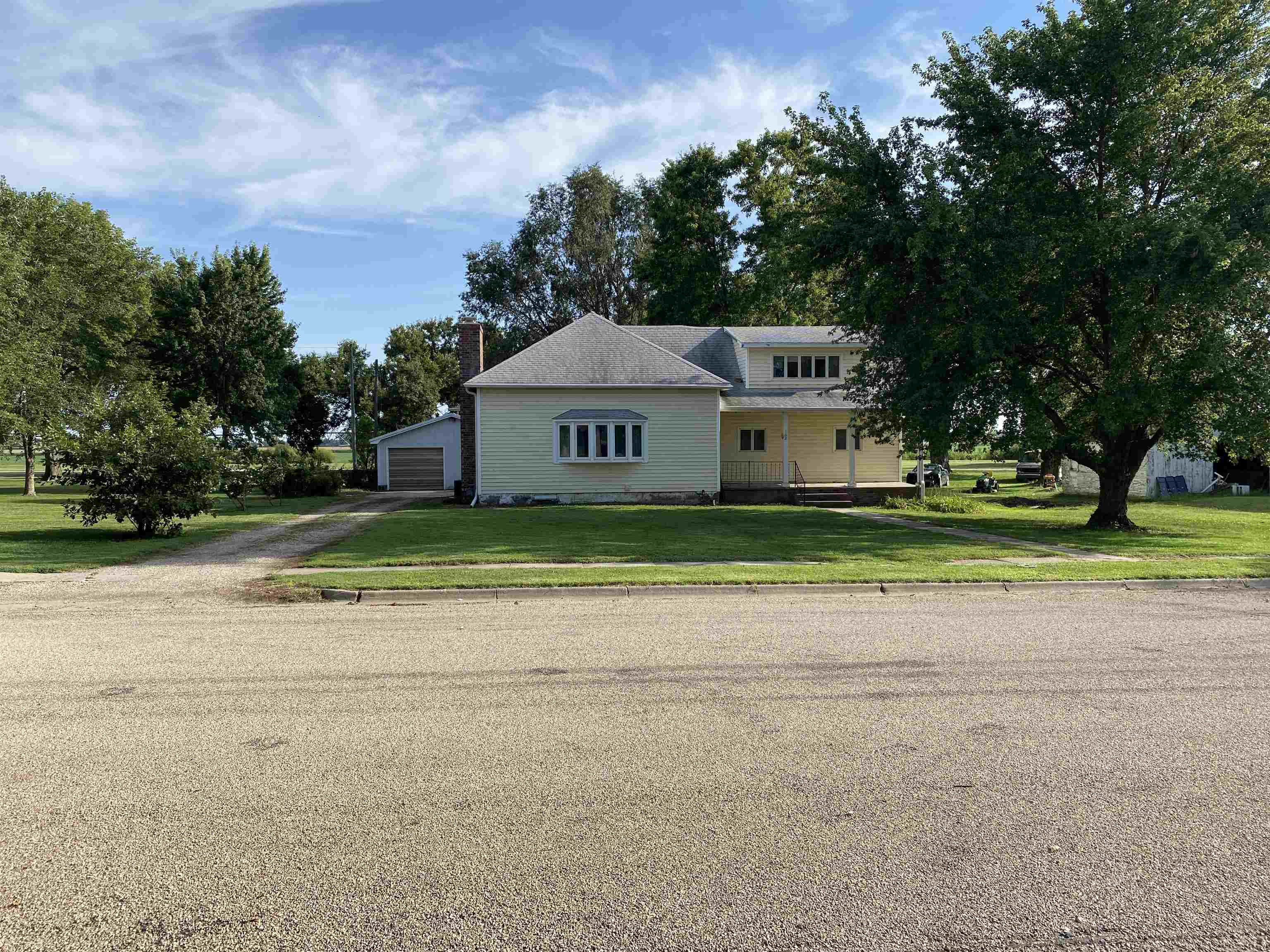 102 E Bartlett, Clifton, KS 66937