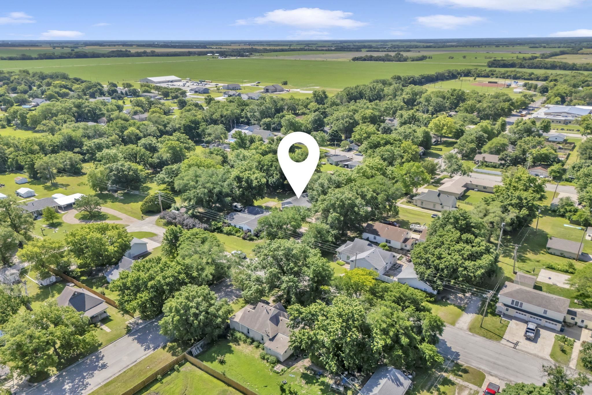 218 N Locust St, Whitewater, KS 67154