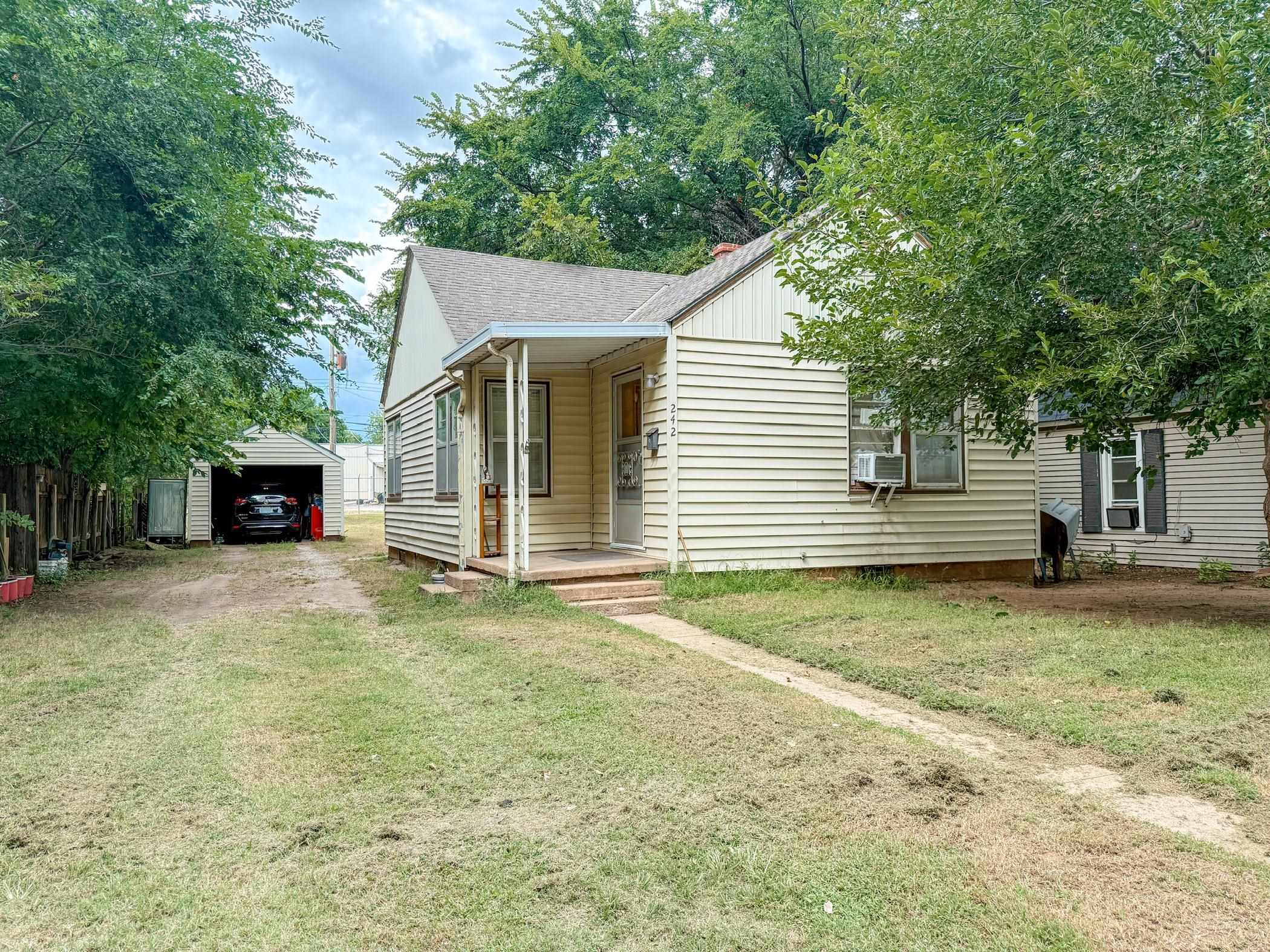 242 W C Ave, Kingman, KS 67068