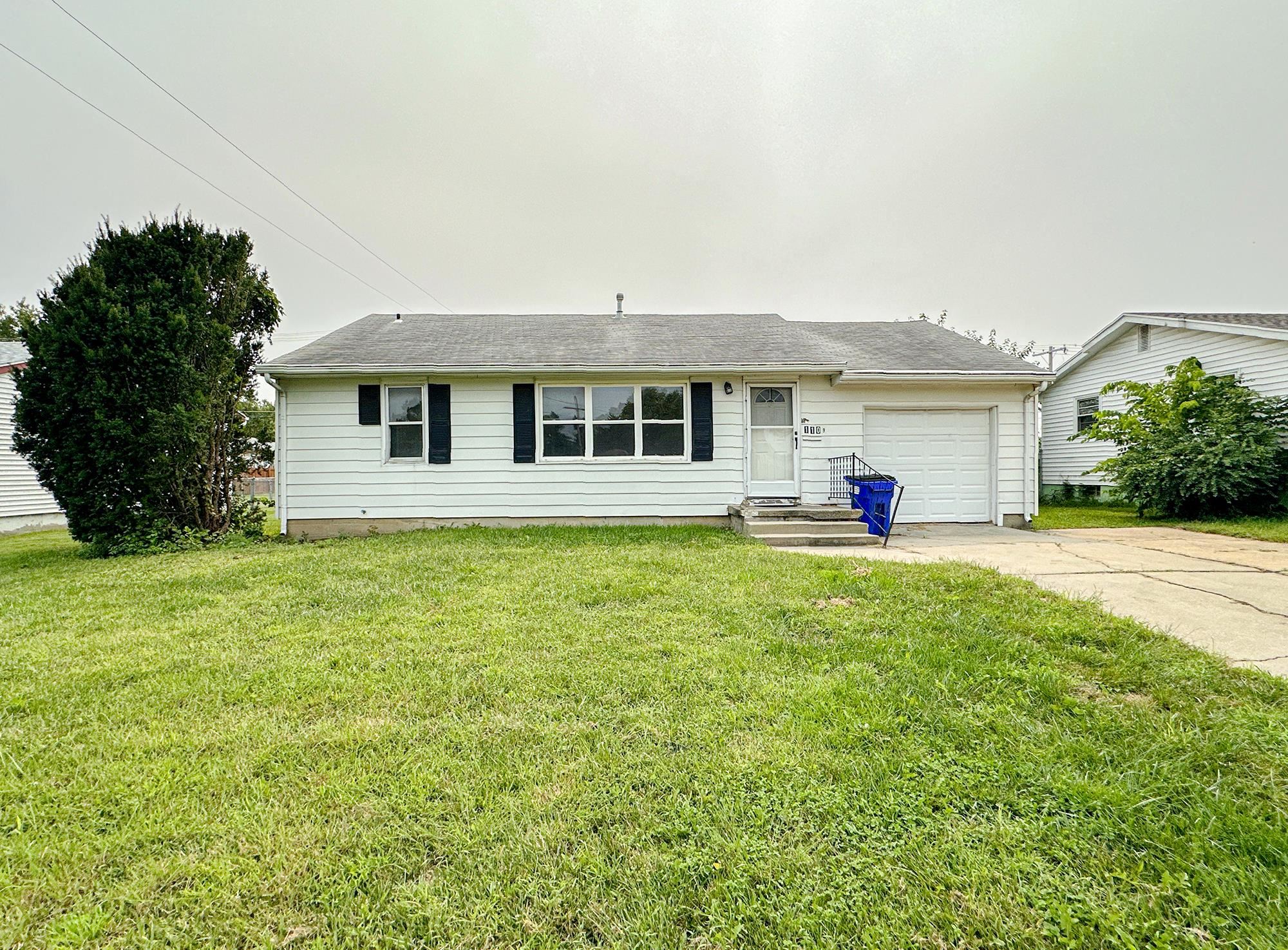 1109 Skyline Dr, Junction City, KS 66441
