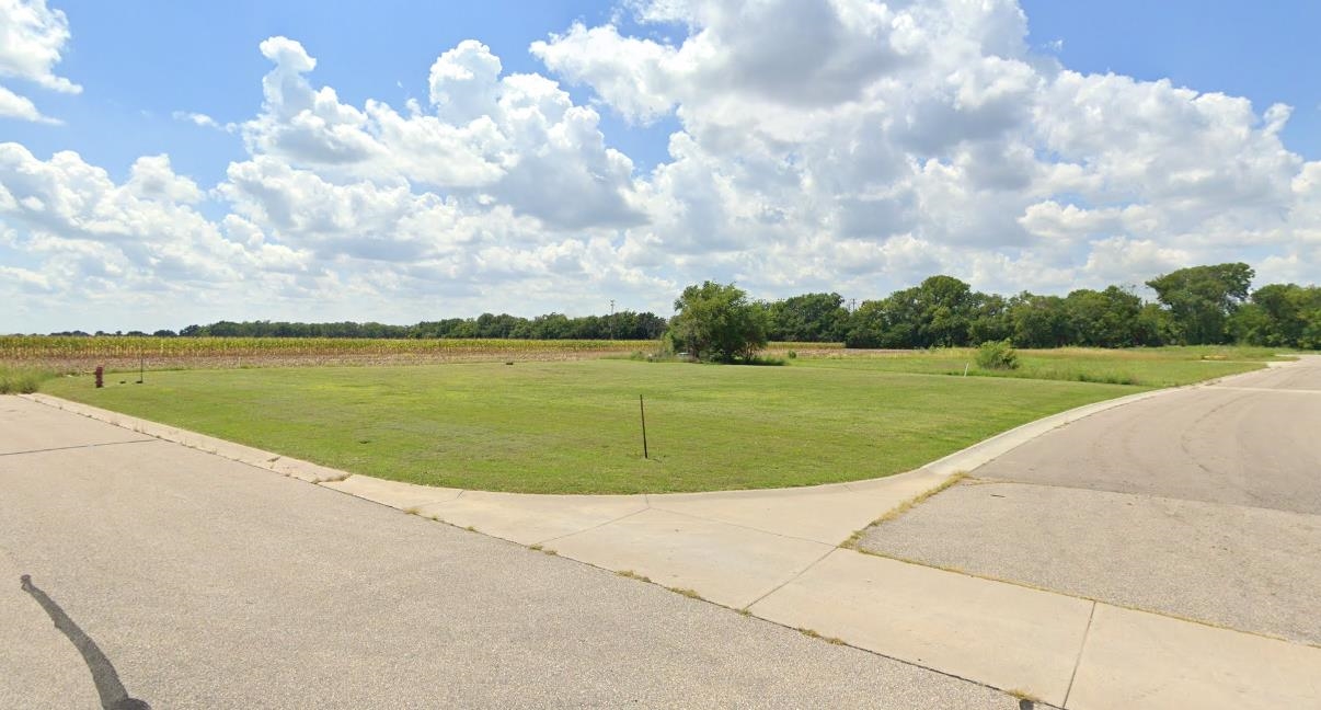 201 S Cottonwood St, Whitewater, KS 67154