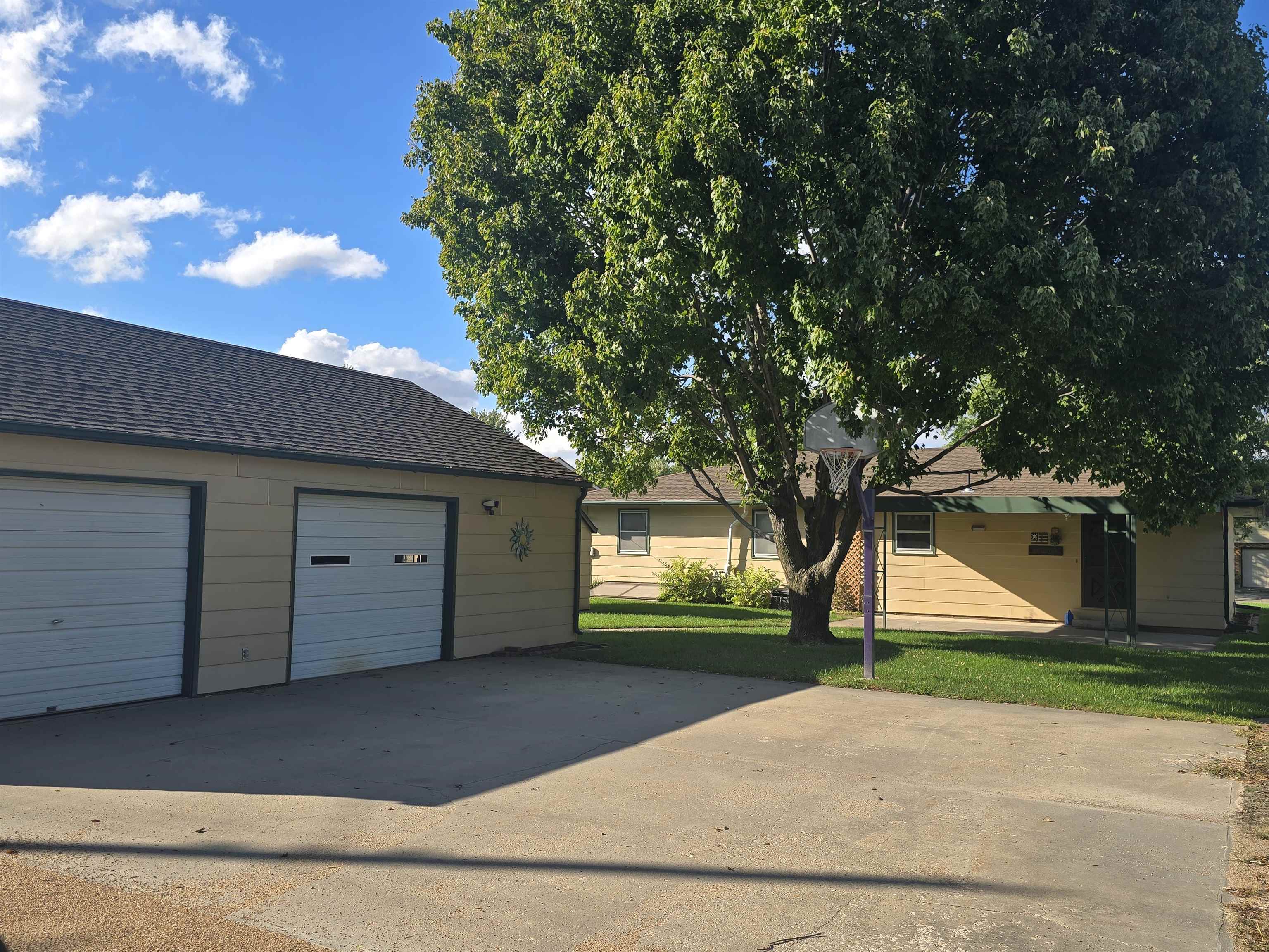 932 E 9th St, Concordia, KS 66901