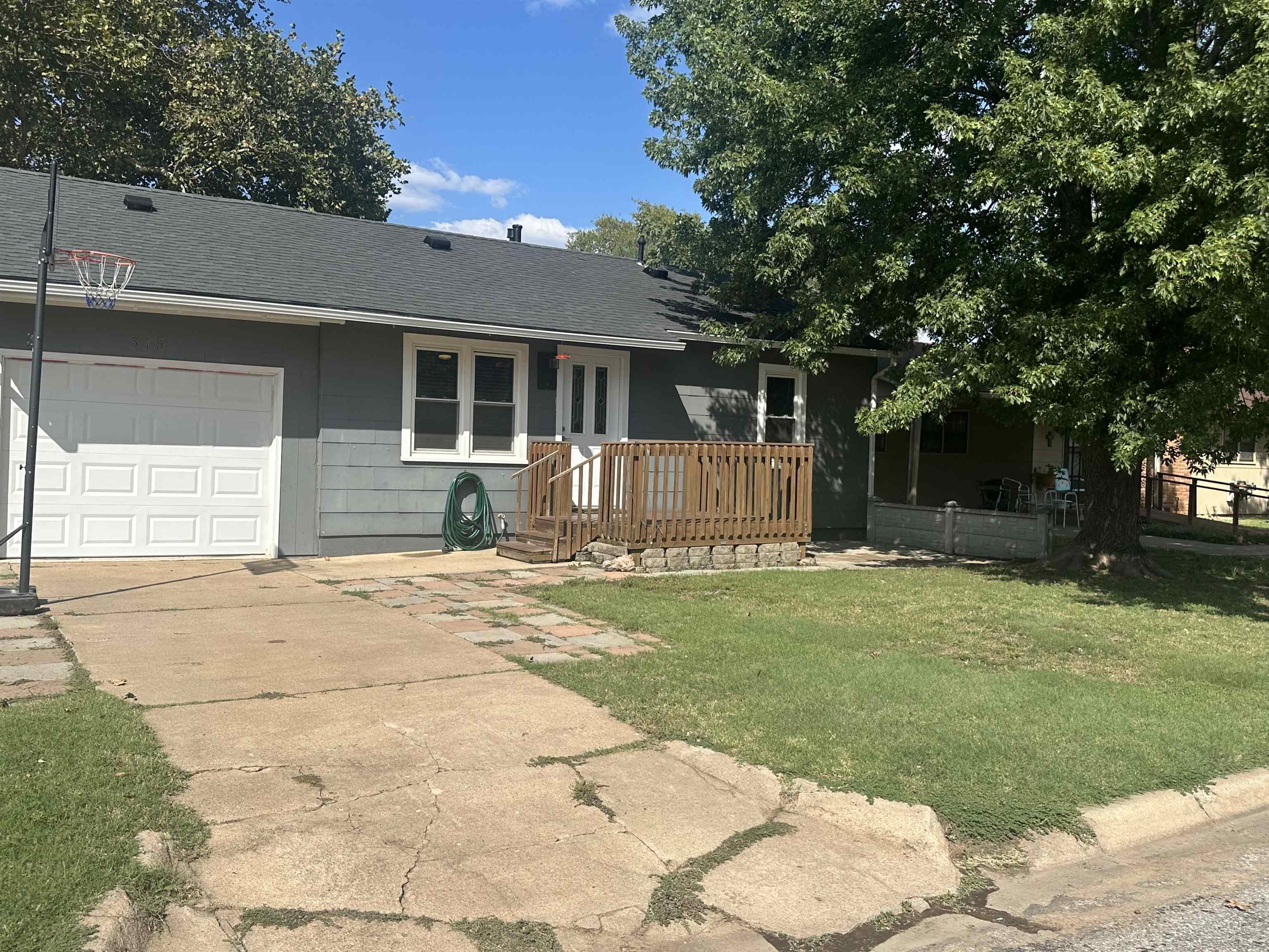 518 Holmes St, Kiowa, KS 67070