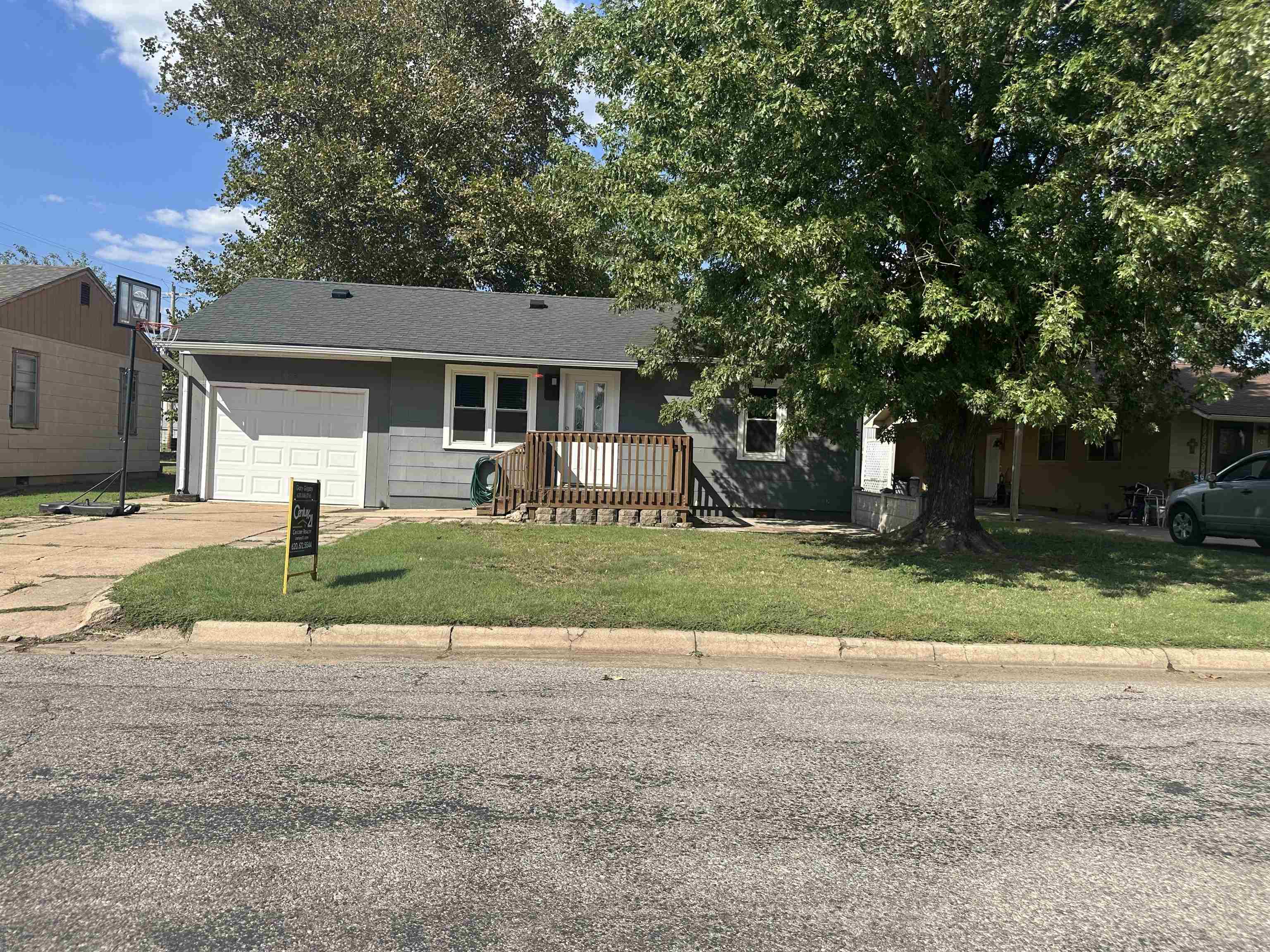 518 Holmes St, Kiowa, KS 67070
