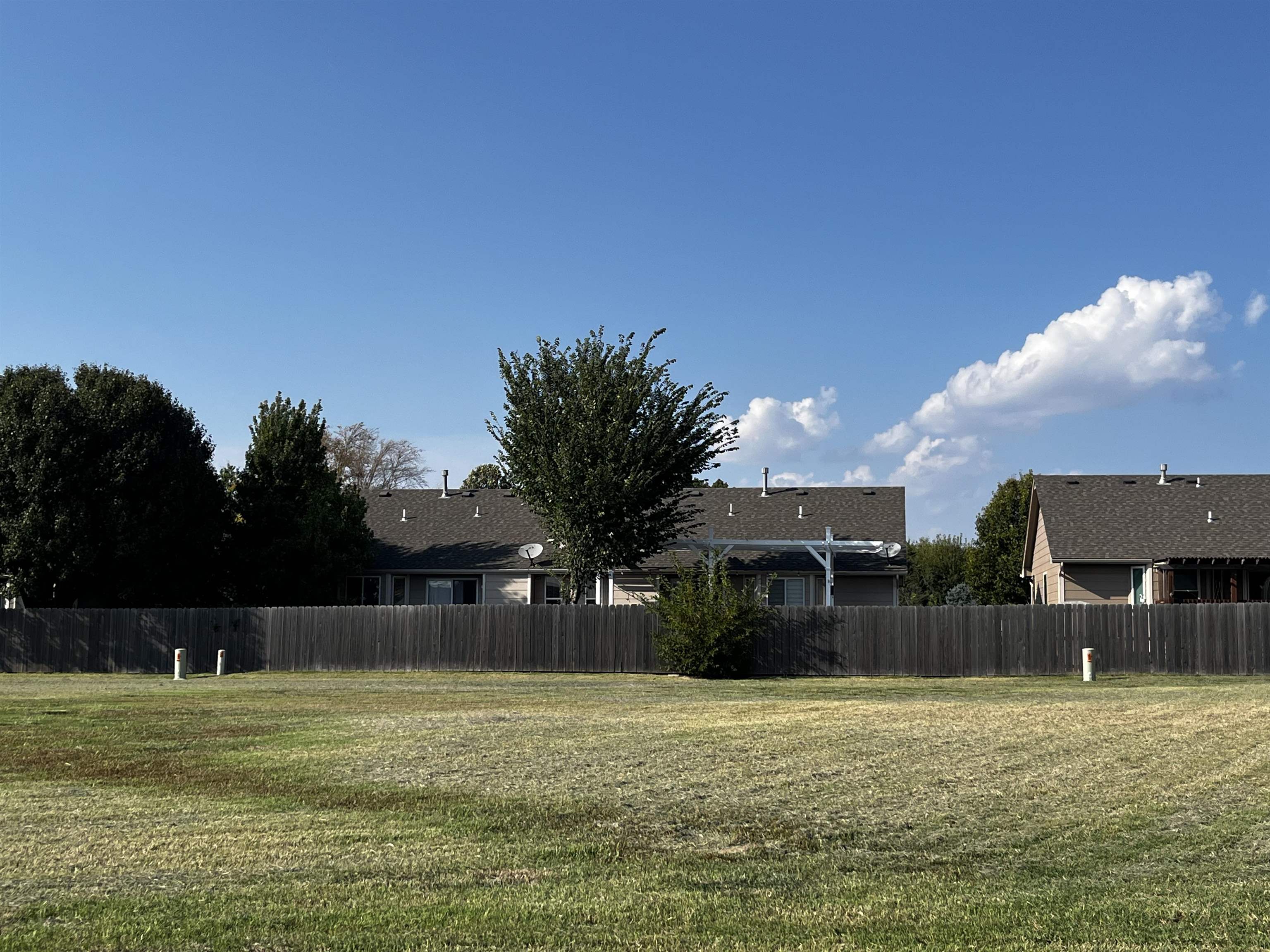 1212 Lazy Creek Ct, Newton, KS 67114