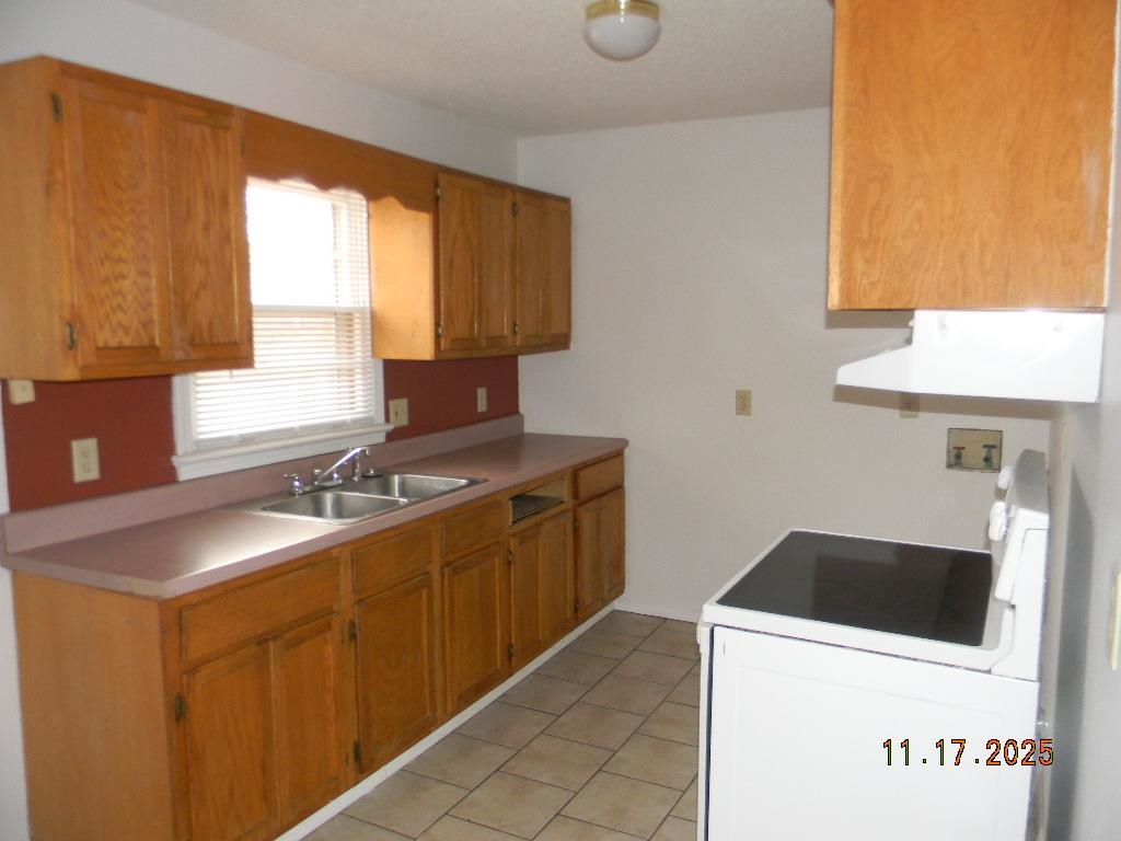 214 Stearns Ave, Haysville, KS 67060