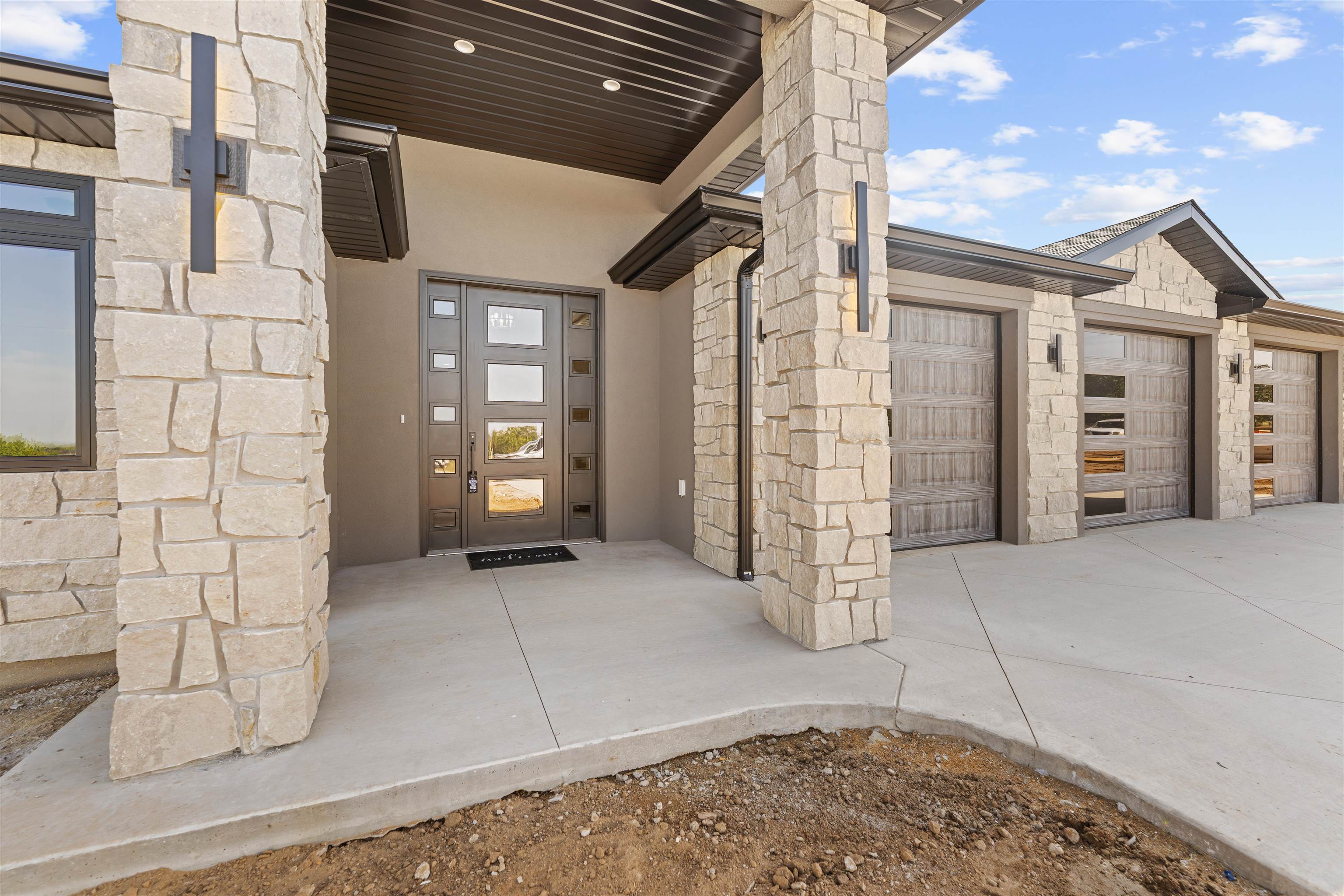 1529 Cedar Point Pl, Salina, KS 67401