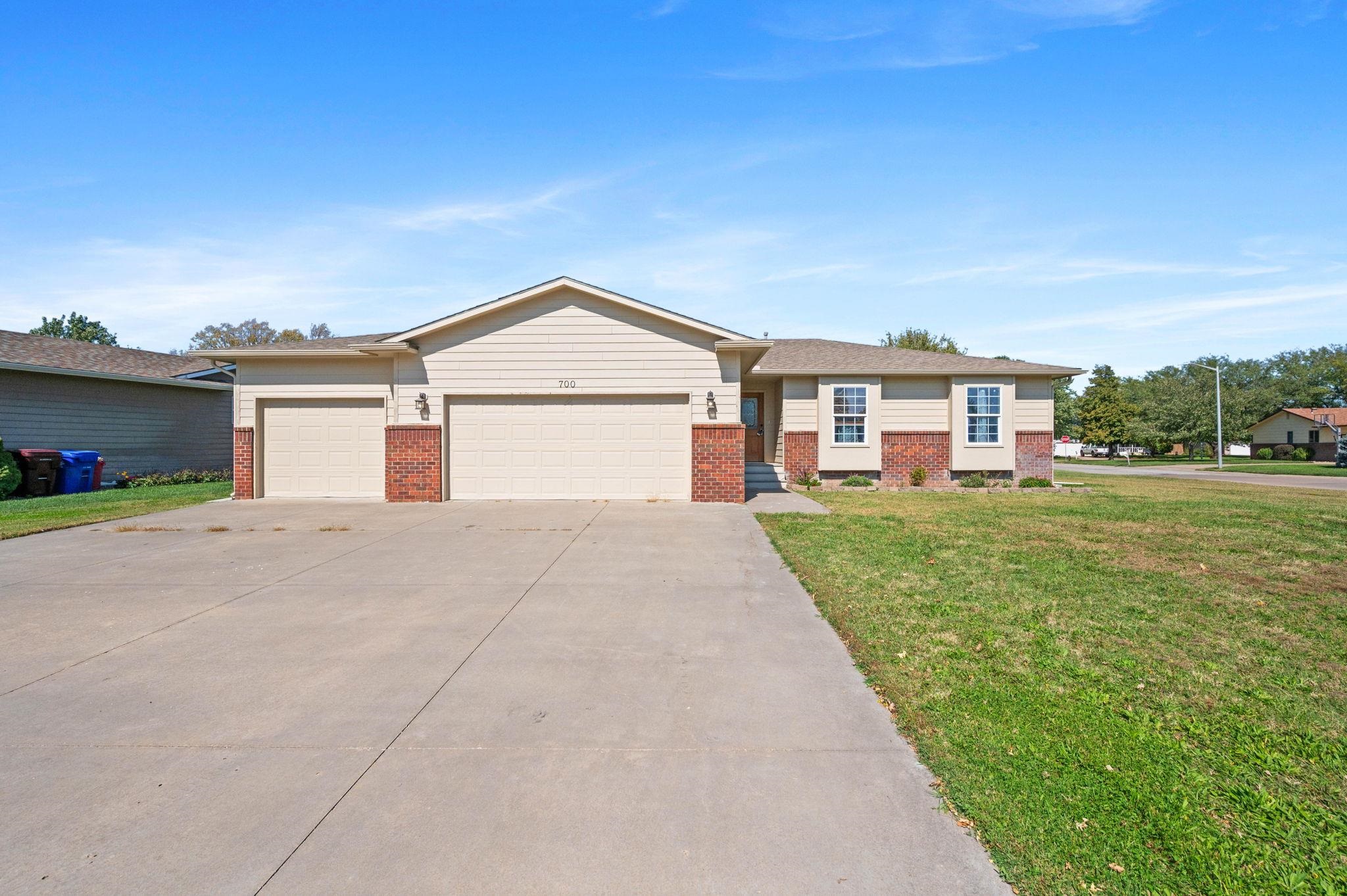 700 Hunter Ct, Mcpherson, KS 67460