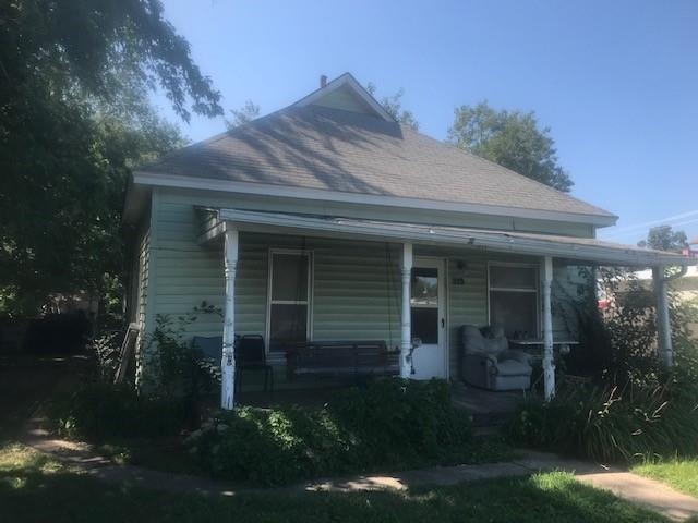 319 N Merchant St, Belle Plaine, KS 67013