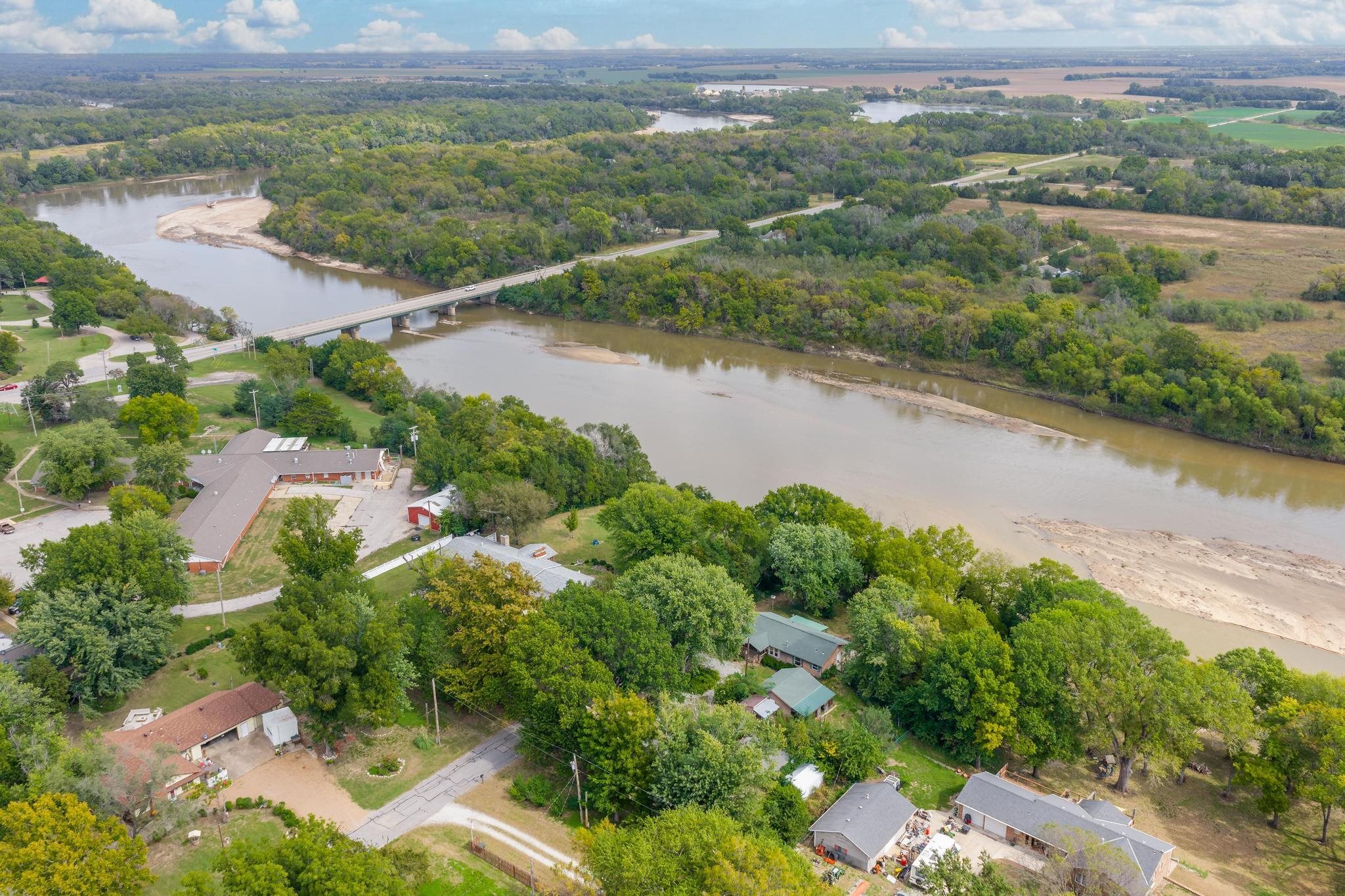 424 E Vine St, Oxford, KS 67119