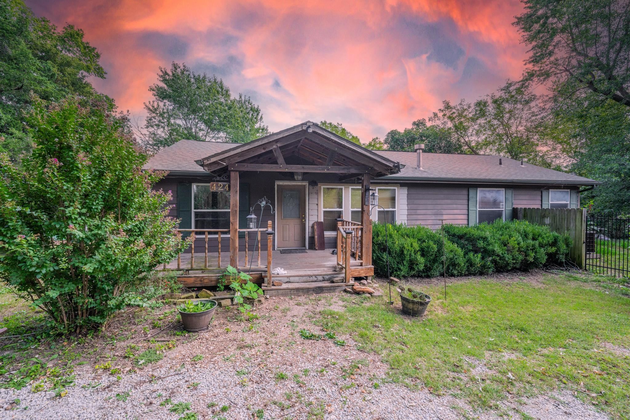 424 E Vine St, Oxford, KS 67119