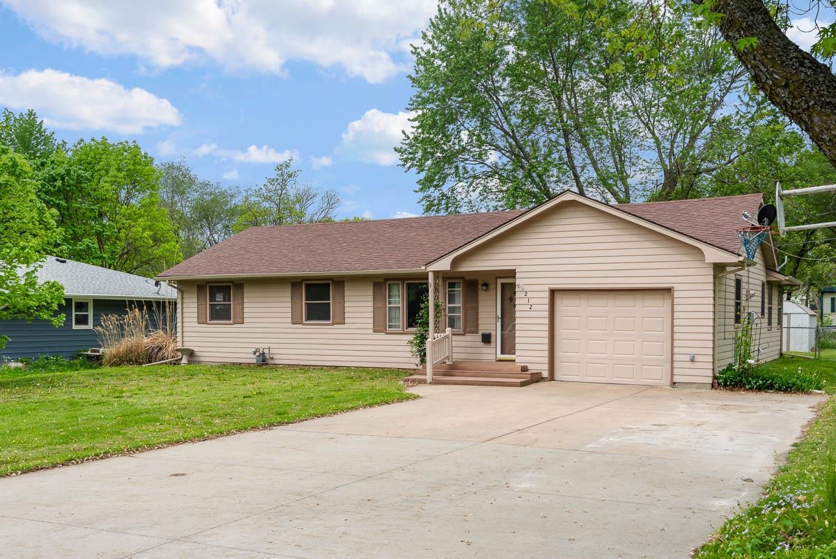 212 Elm St, Wellsville, KS 66092