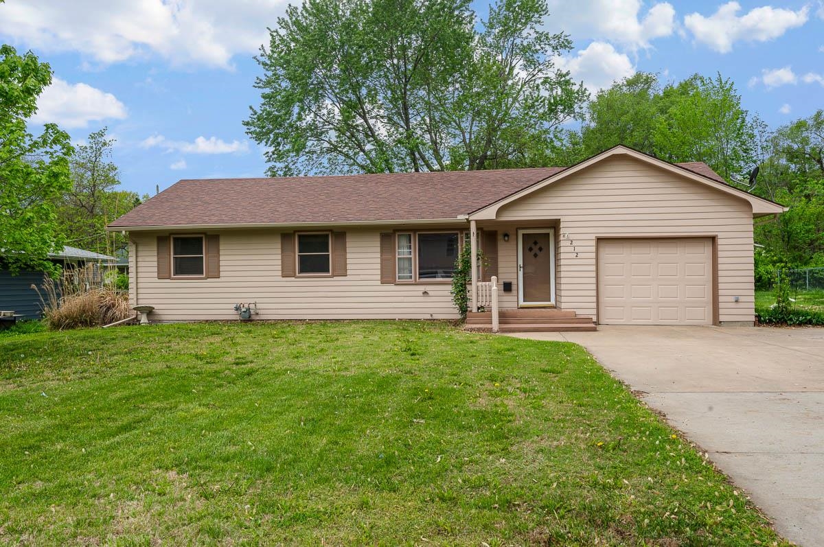 212 Elm St, Wellsville, KS 66092