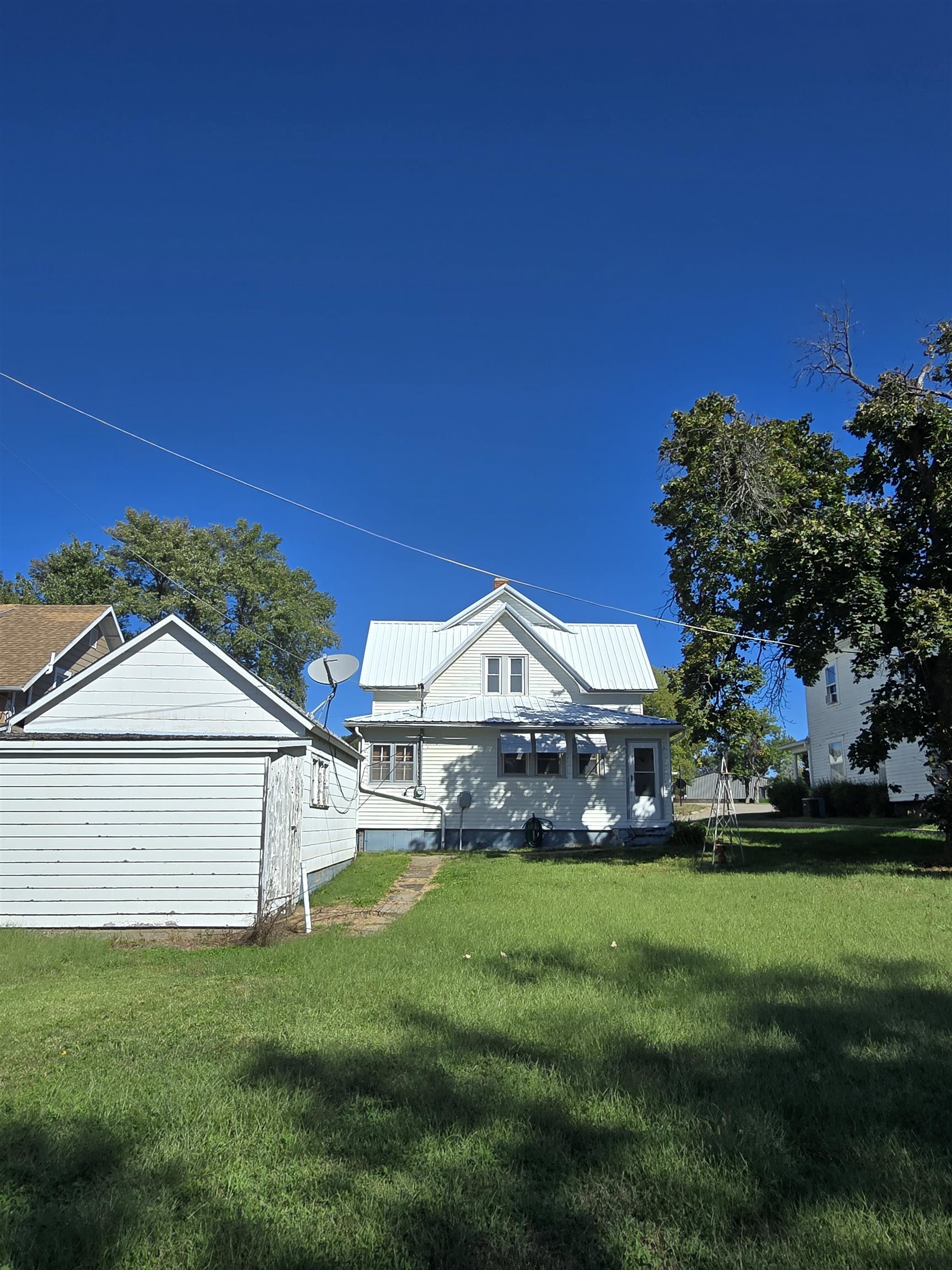 202 E Parallel St, Clifton, KS 66937