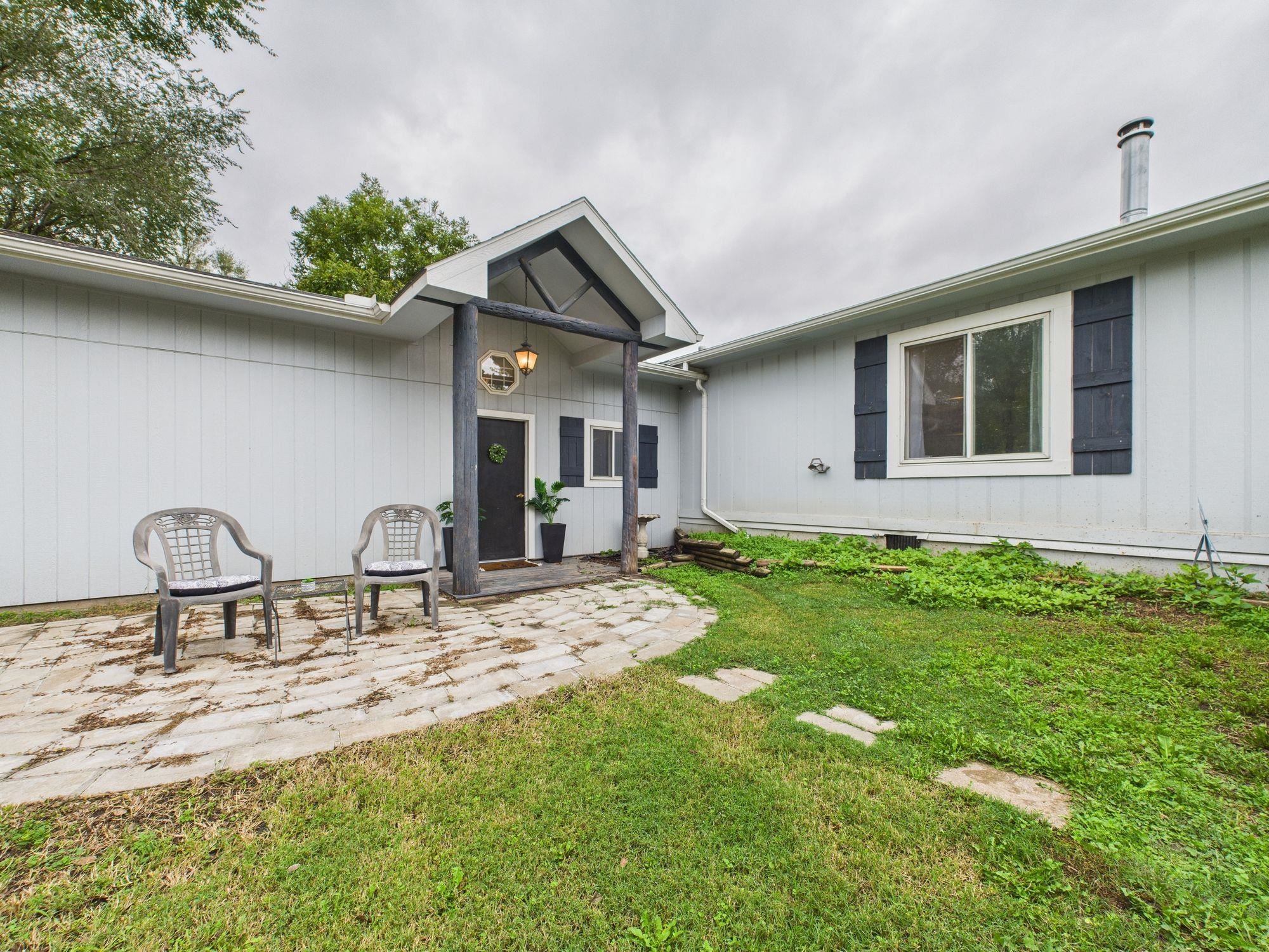 415 N Iowa St, Oxford, KS 67119