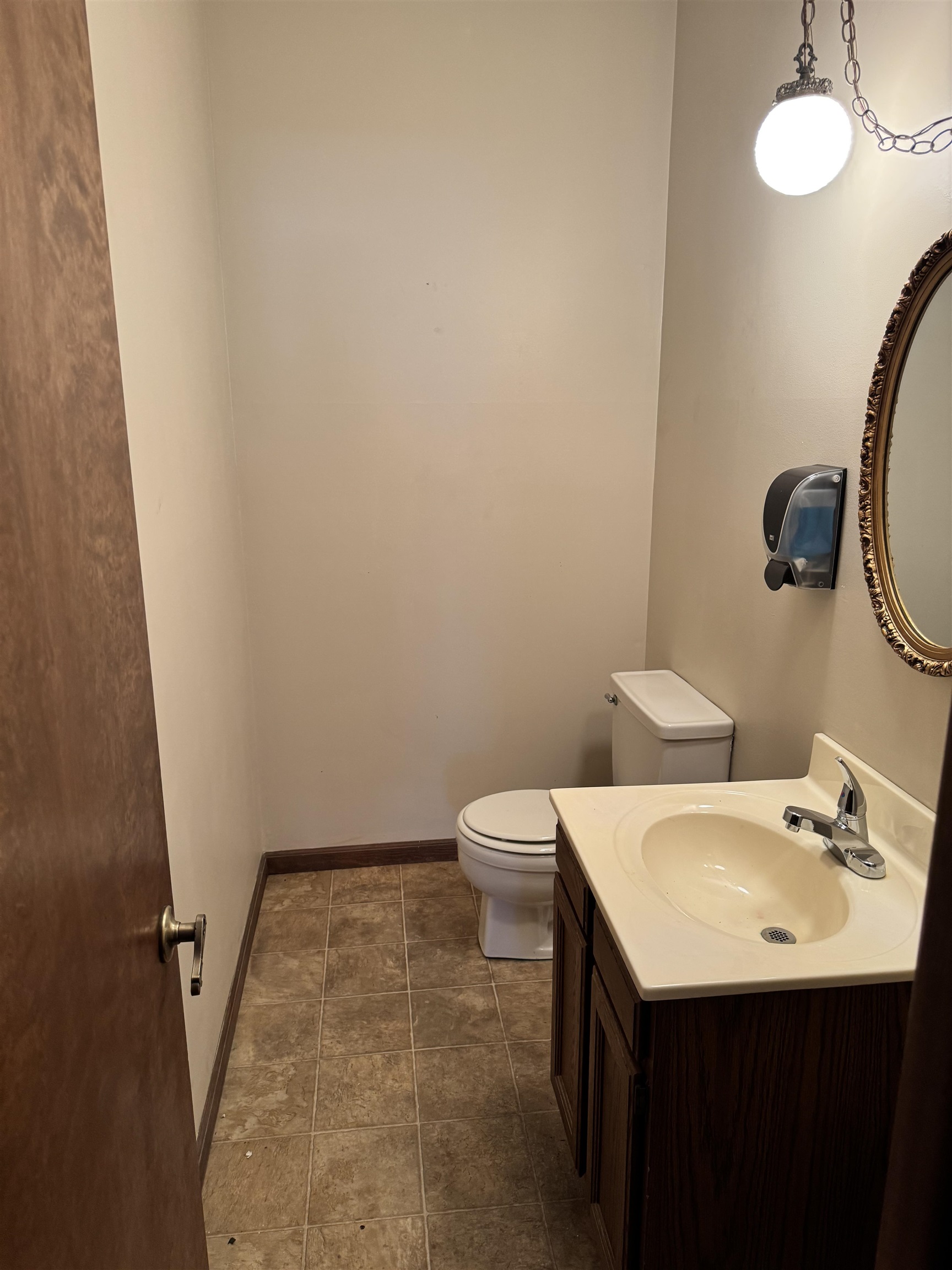 234 N 7th St, Salina, KS 67401