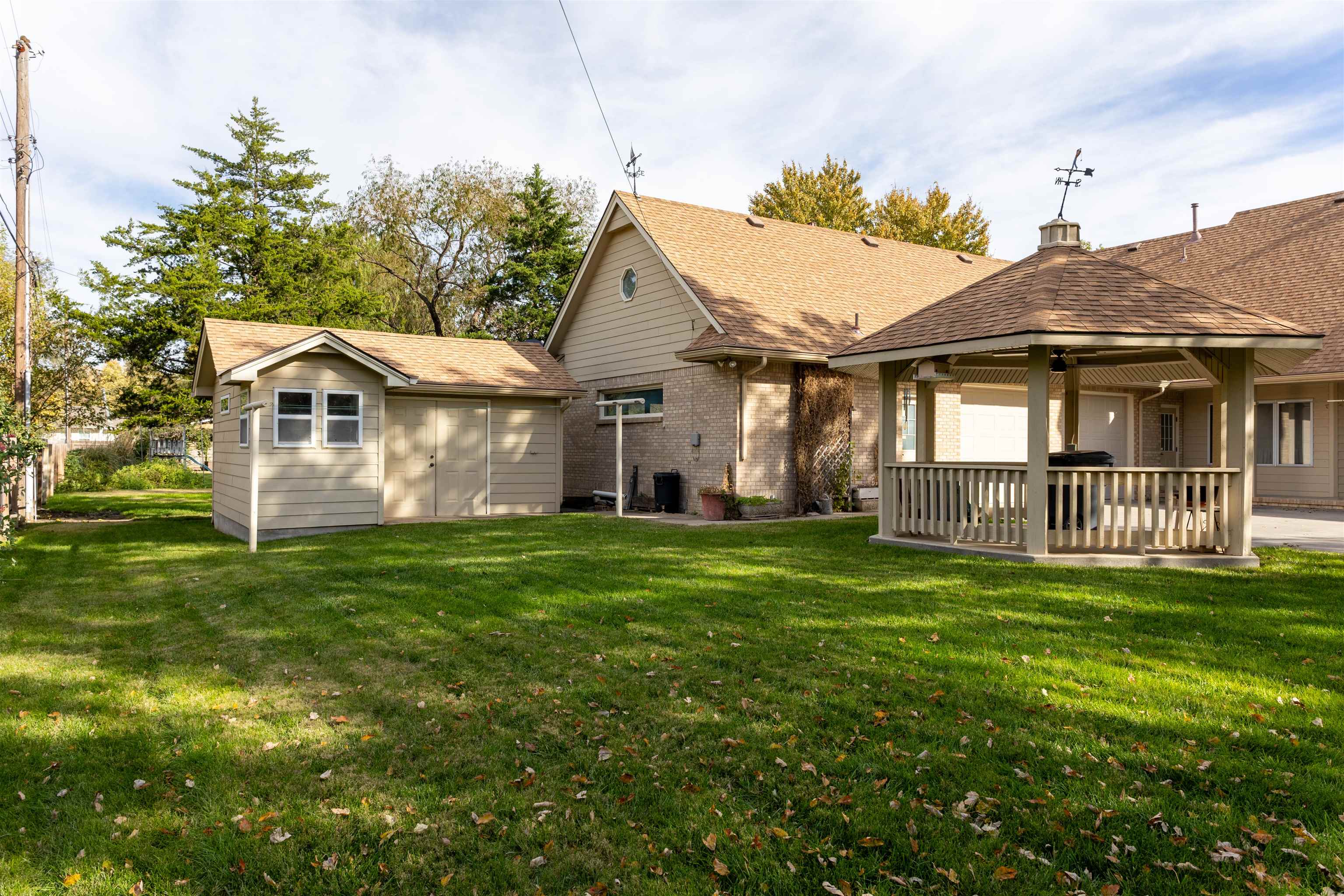 335 S Fairhaven Rd, Wichita, KS 67209