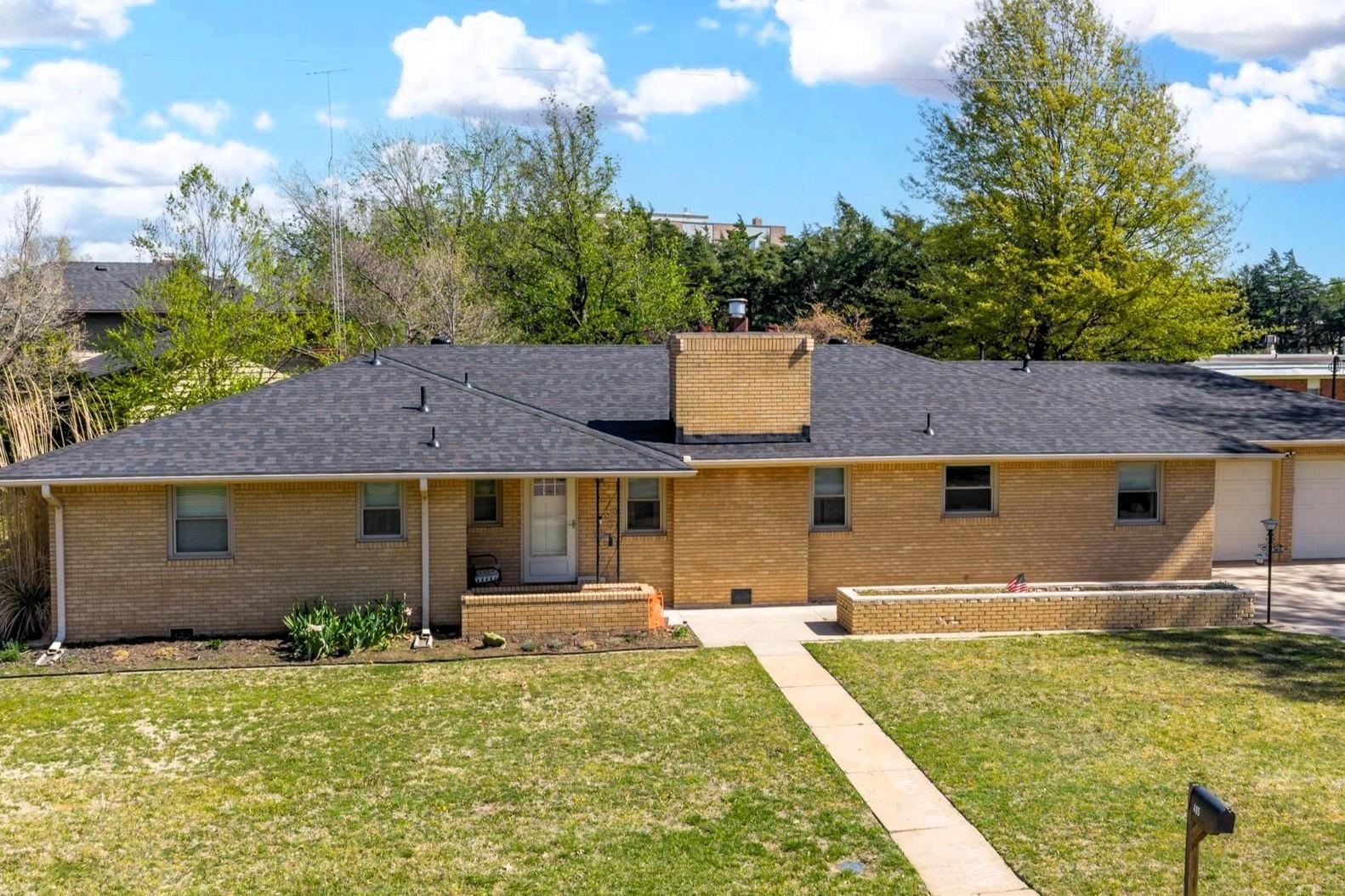 405 Circle Dr, Wellington, KS 67152