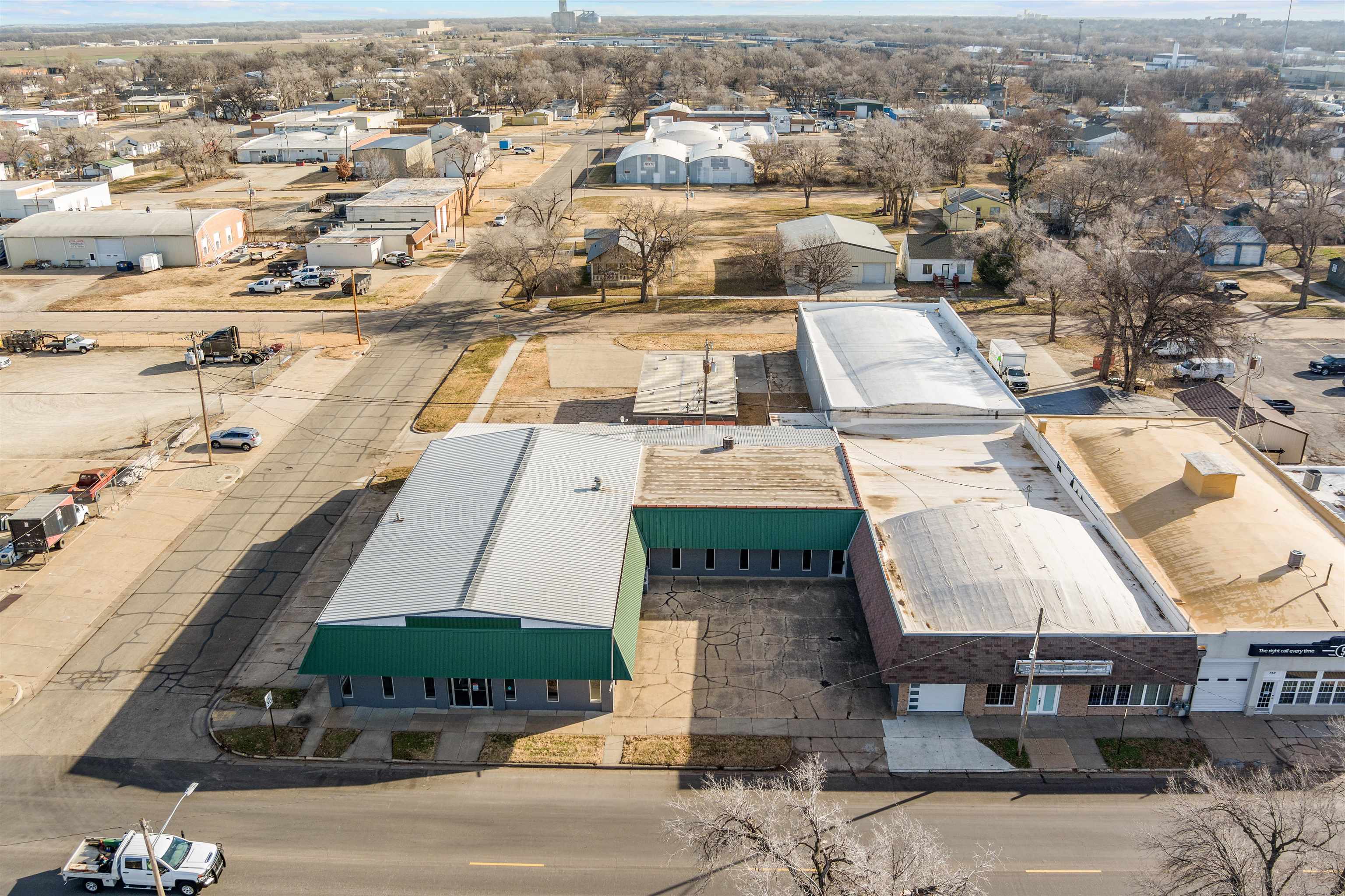 740 N 9th St, Salina, KS 67401