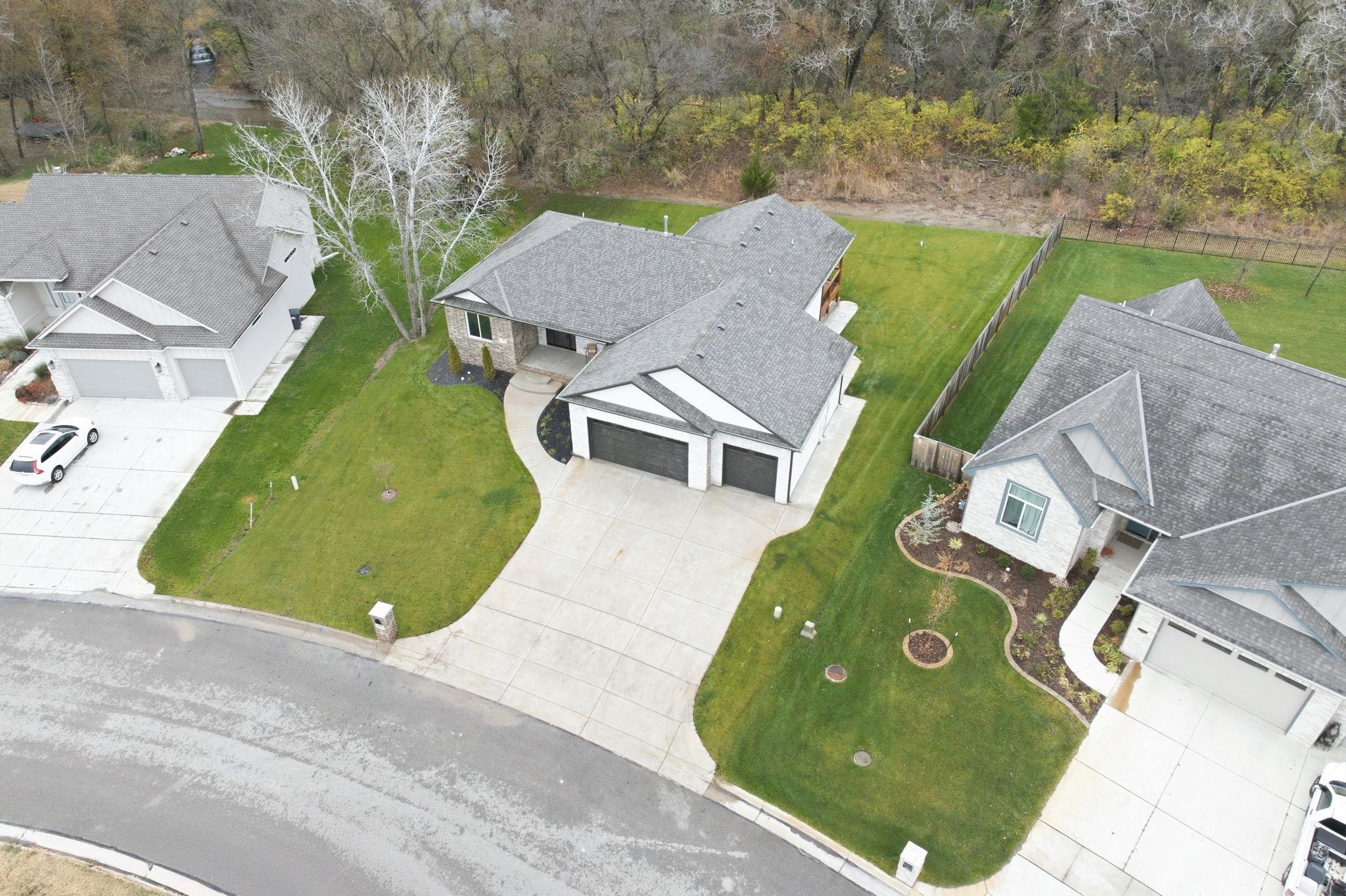 384 E Timber Creek St, Haysville, KS 67060