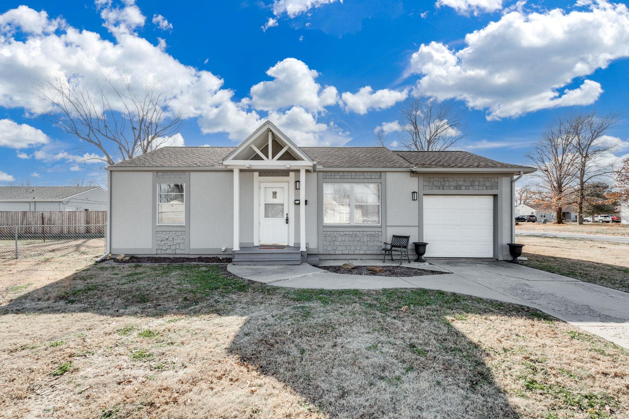 1129 W 18th Ave, Hutchinson, KS 67502