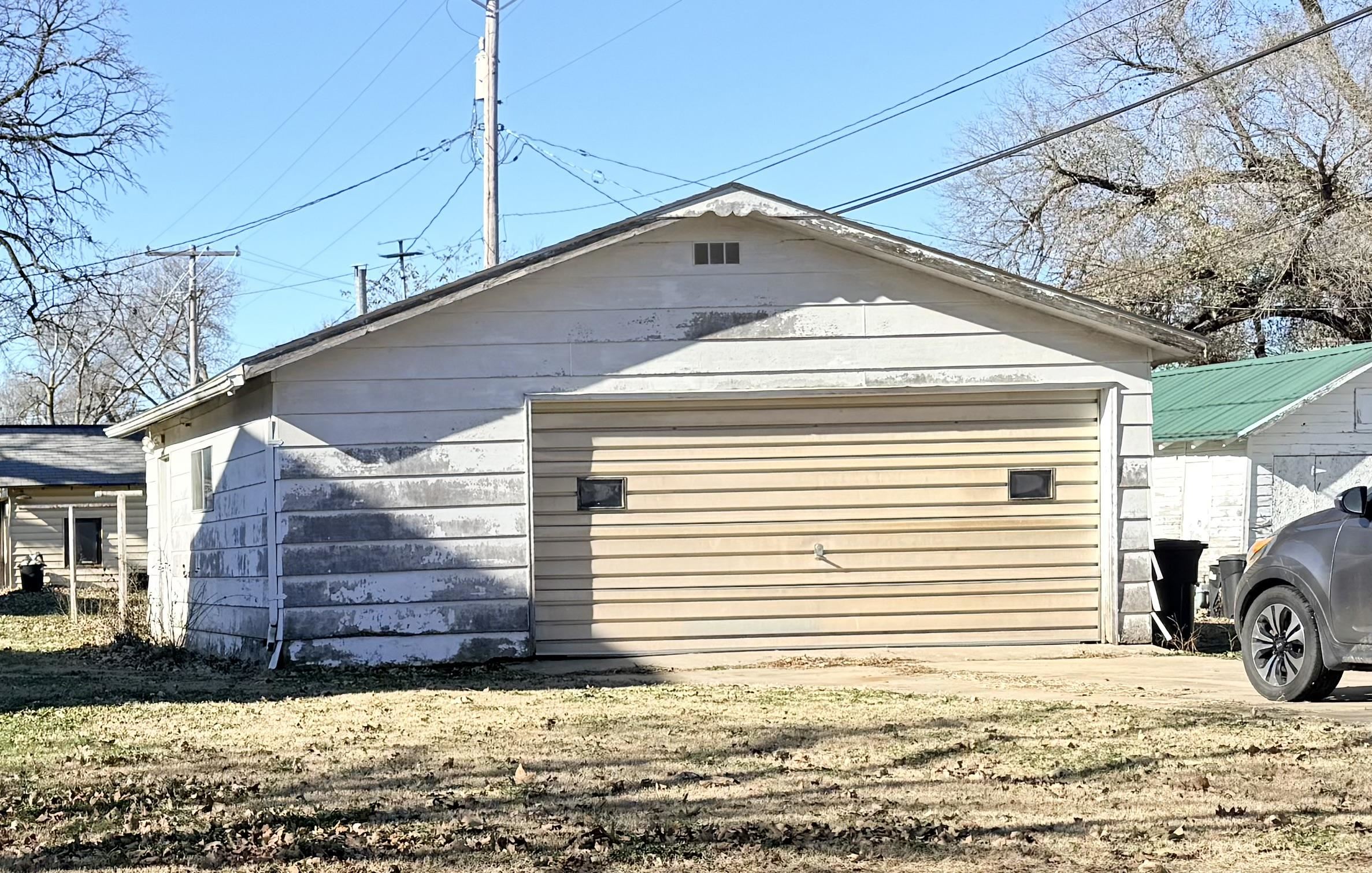 203 N 2nd St, Marion, KS 66861