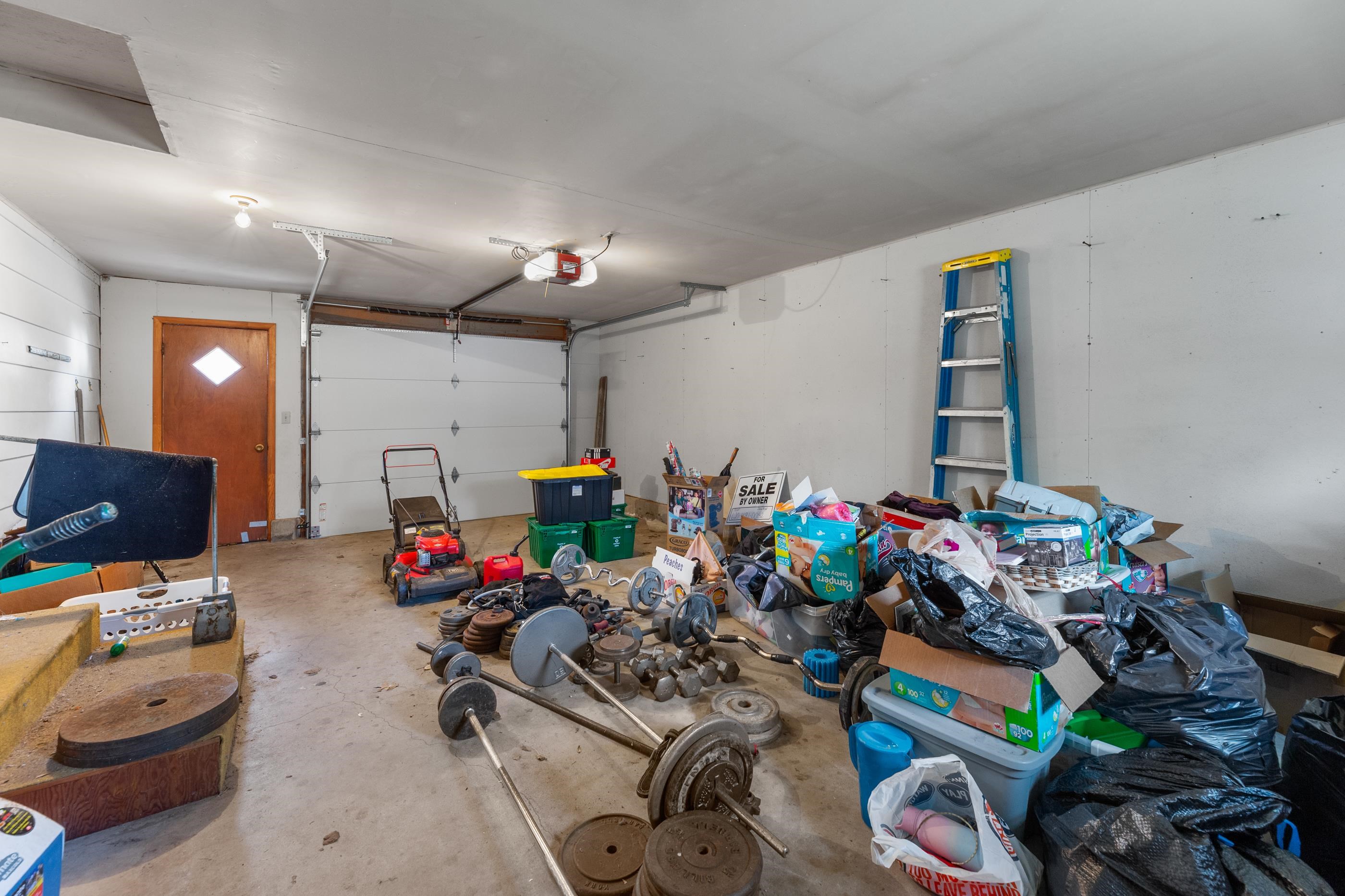 122 S Maple St, Pretty Prairie, KS 67570