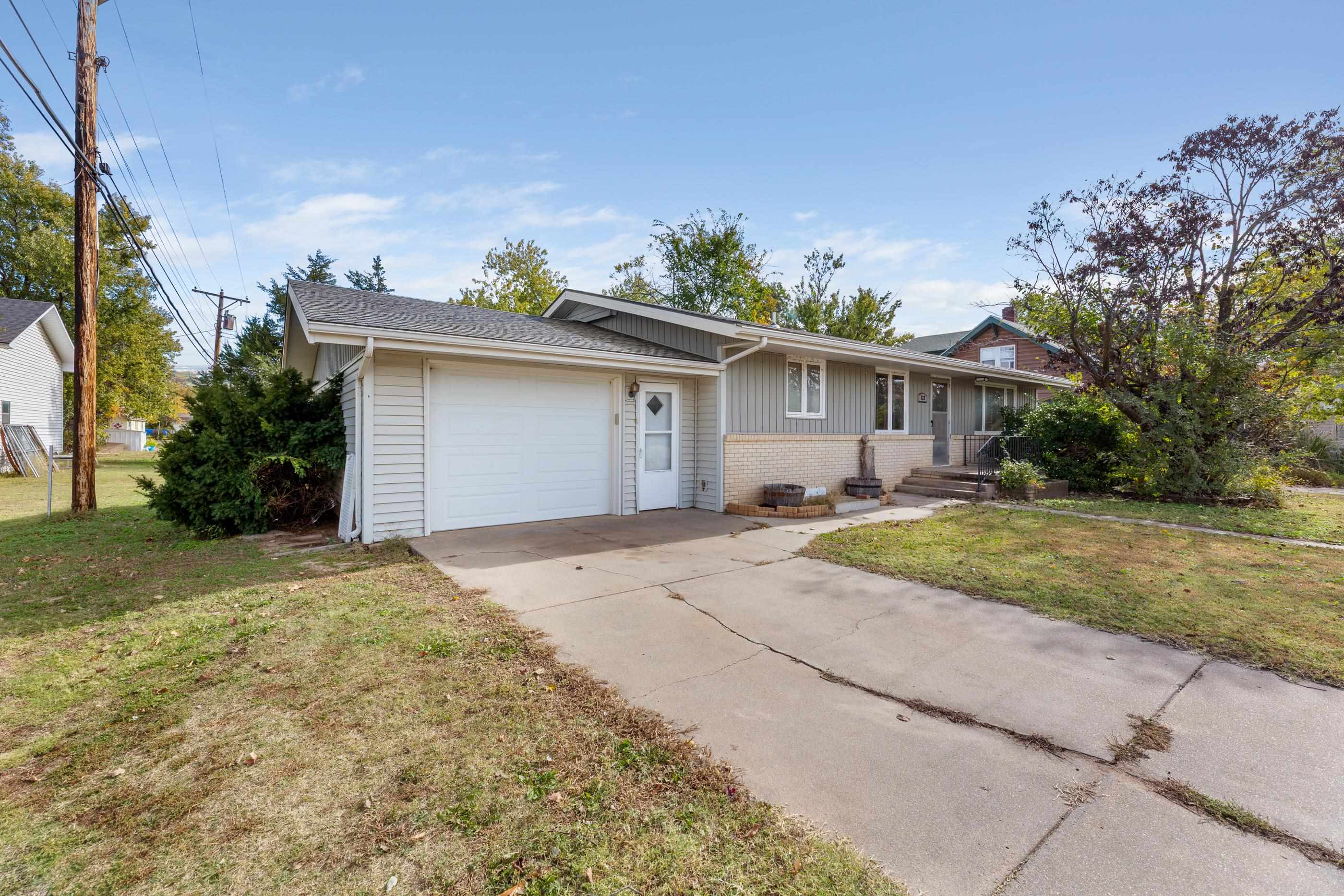 122 S Maple St, Pretty Prairie, KS 67570