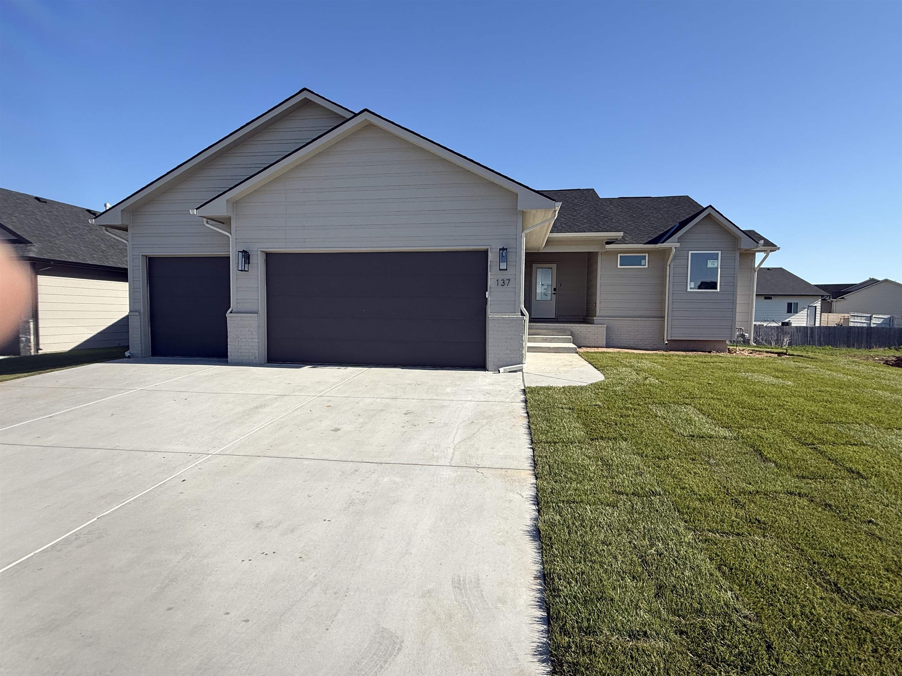 137 E Poplar Cir, Goddard, KS 67052