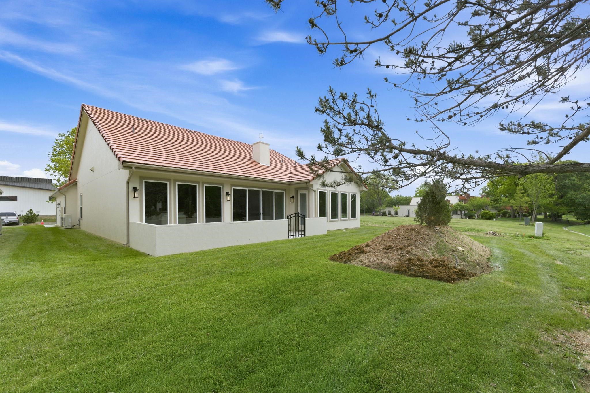 3 E Via Roma St, Wichita, KS 67230